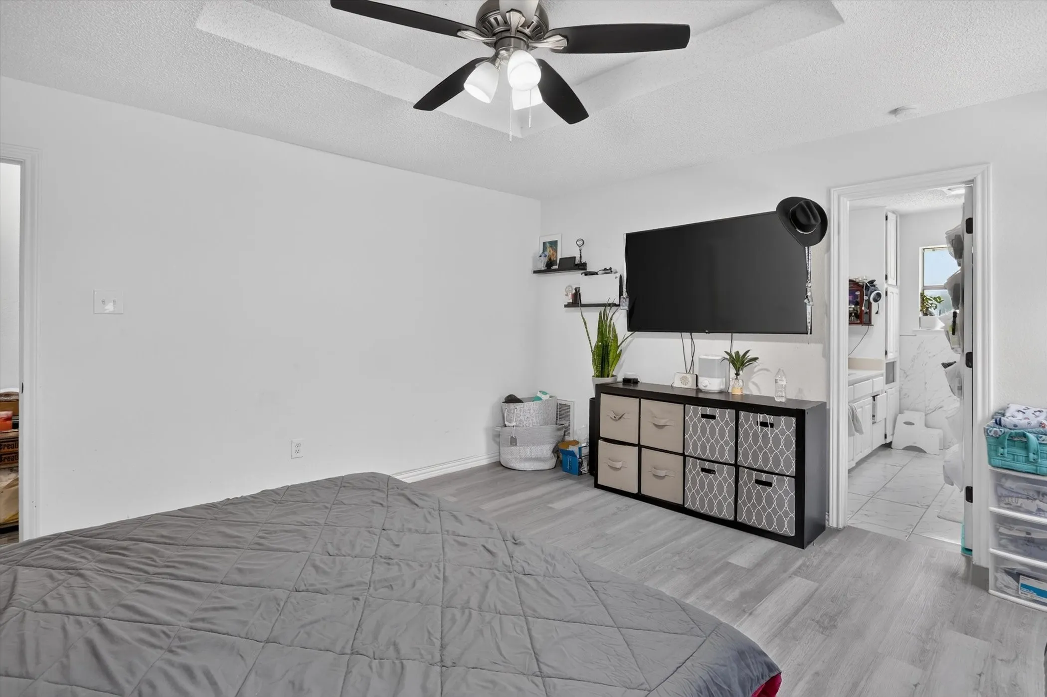 Single Family Residence For Rent in Dallas County , 2324 Markland Street, Irving, Texas 75060, 3 Bedroom, 2 Bathroom, Garage spaces, 1,912 Sqft, built in 1985, mls#21355392, Real Estate Agent in Irving, Homes For Rent in Dallas county, Homes For Rent in Irving, Realtor in Irving Texas, Real Estate Brokerage Independent Realty Texas, Luminita Cordes Realtor
