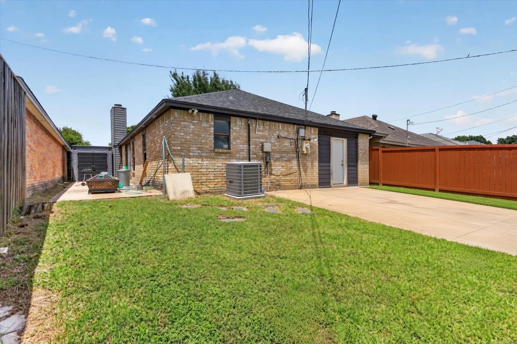 Single Family Residence For Rent in Dallas County , 2324 Markland Street, Irving, Texas 75060, 3 Bedroom, 2 Bathroom, Garage spaces, 1,912 Sqft, built in 1985, mls#21355392, Real Estate Agent in Irving, Homes For Rent in Dallas county, Homes For Rent in Irving, Realtor in Irving Texas, Real Estate Brokerage Independent Realty Texas, Luminita Cordes Realtor