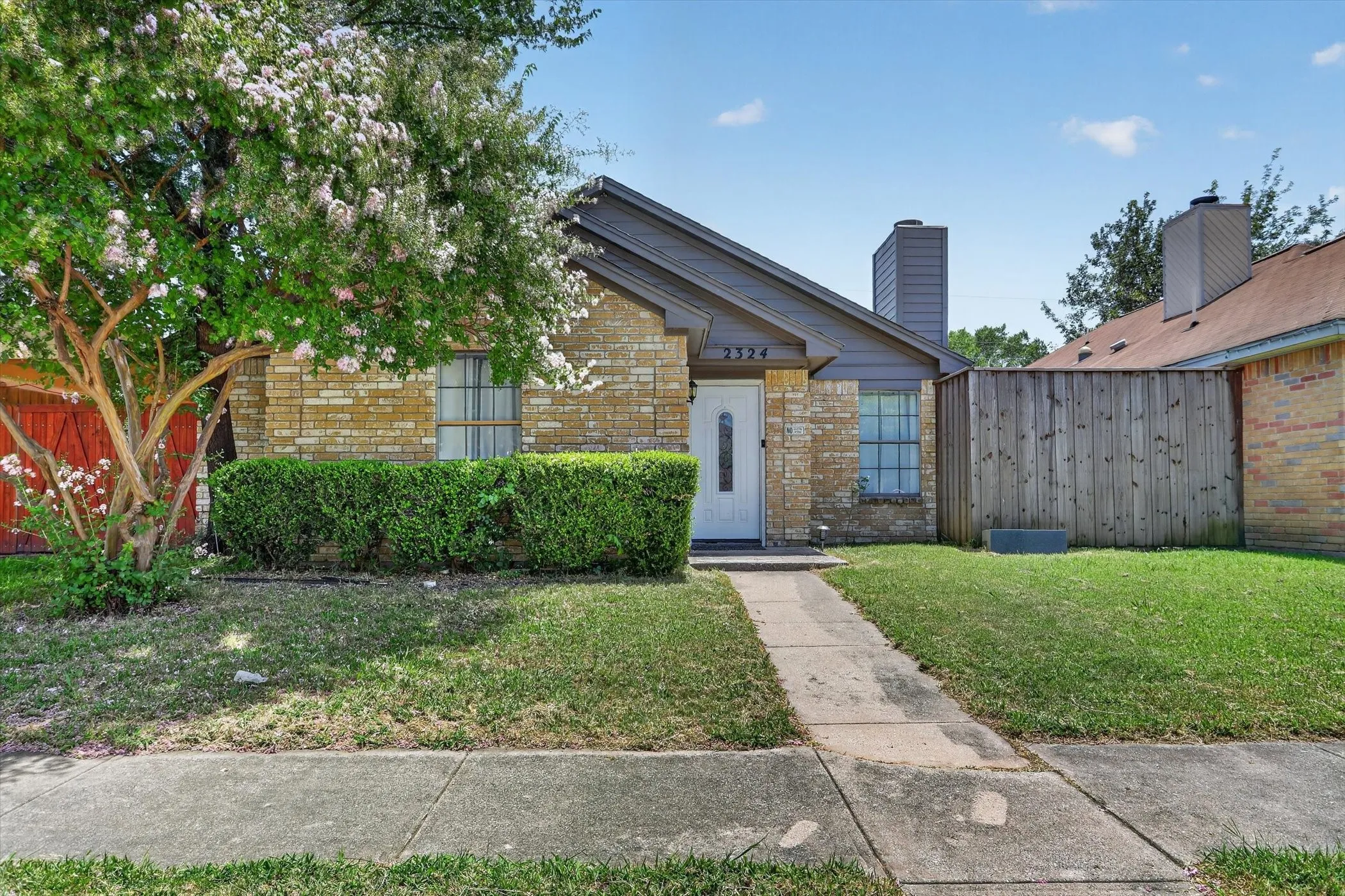 Single Family Residence For Rent in Dallas County , 2324 Markland Street, Irving, Texas 75060, 3 Bedroom, 2 Bathroom, Garage spaces, 1,912 Sqft, built in 1985, mls#21355392, Real Estate Agent in Irving, Homes For Rent in Dallas county, Homes For Rent in Irving, Realtor in Irving Texas, Real Estate Brokerage Independent Realty Texas, Luminita Cordes Realtor