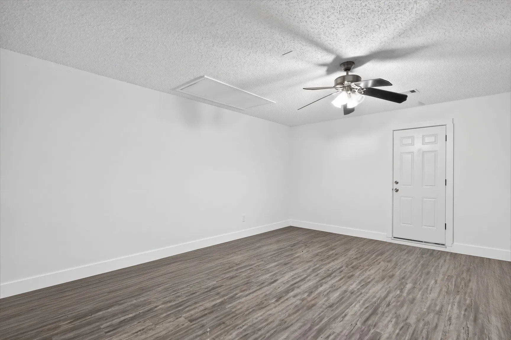 Single Family Residence For Rent in Dallas County , 2324 Markland Street, Irving, Texas 75060, 3 Bedroom, 2 Bathroom, Garage spaces, 1,912 Sqft, built in 1985, mls#21355392, Real Estate Agent in Irving, Homes For Rent in Dallas county, Homes For Rent in Irving, Realtor in Irving Texas, Real Estate Brokerage Independent Realty Texas, Luminita Cordes Realtor