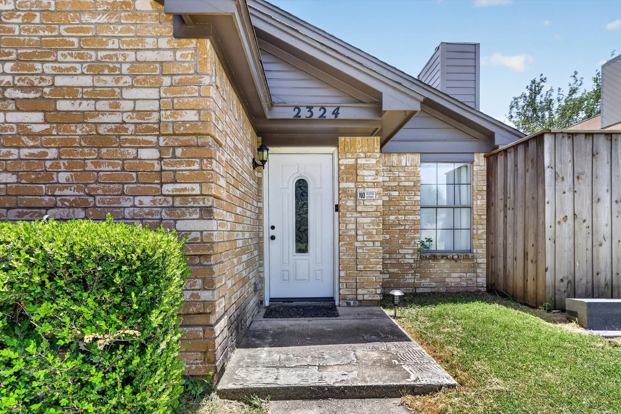 Single Family Residence For Rent in Dallas County , 2324 Markland Street, Irving, Texas 75060, 3 Bedroom, 2 Bathroom, Garage spaces, 1,912 Sqft, built in 1985, mls#21355392, Real Estate Agent in Irving, Homes For Rent in Dallas county, Homes For Rent in Irving, Realtor in Irving Texas, Real Estate Brokerage Independent Realty Texas, Luminita Cordes Realtor