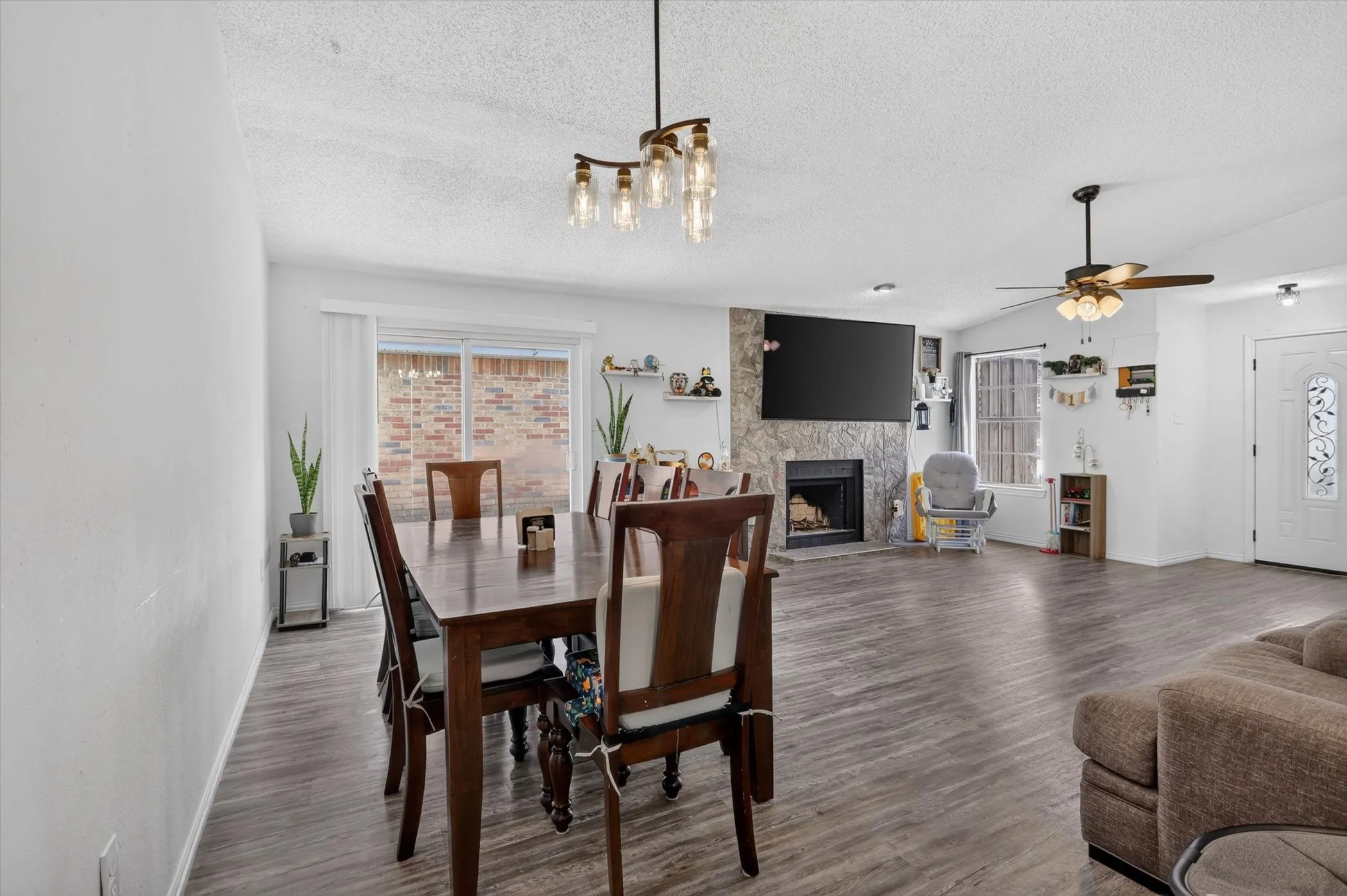 Single Family Residence For Rent in Dallas County , 2324 Markland Street, Irving, Texas 75060, 3 Bedroom, 2 Bathroom, Garage spaces, 1,912 Sqft, built in 1985, mls#21355392, Real Estate Agent in Irving, Homes For Rent in Dallas county, Homes For Rent in Irving, Realtor in Irving Texas, Real Estate Brokerage Independent Realty Texas, Luminita Cordes Realtor