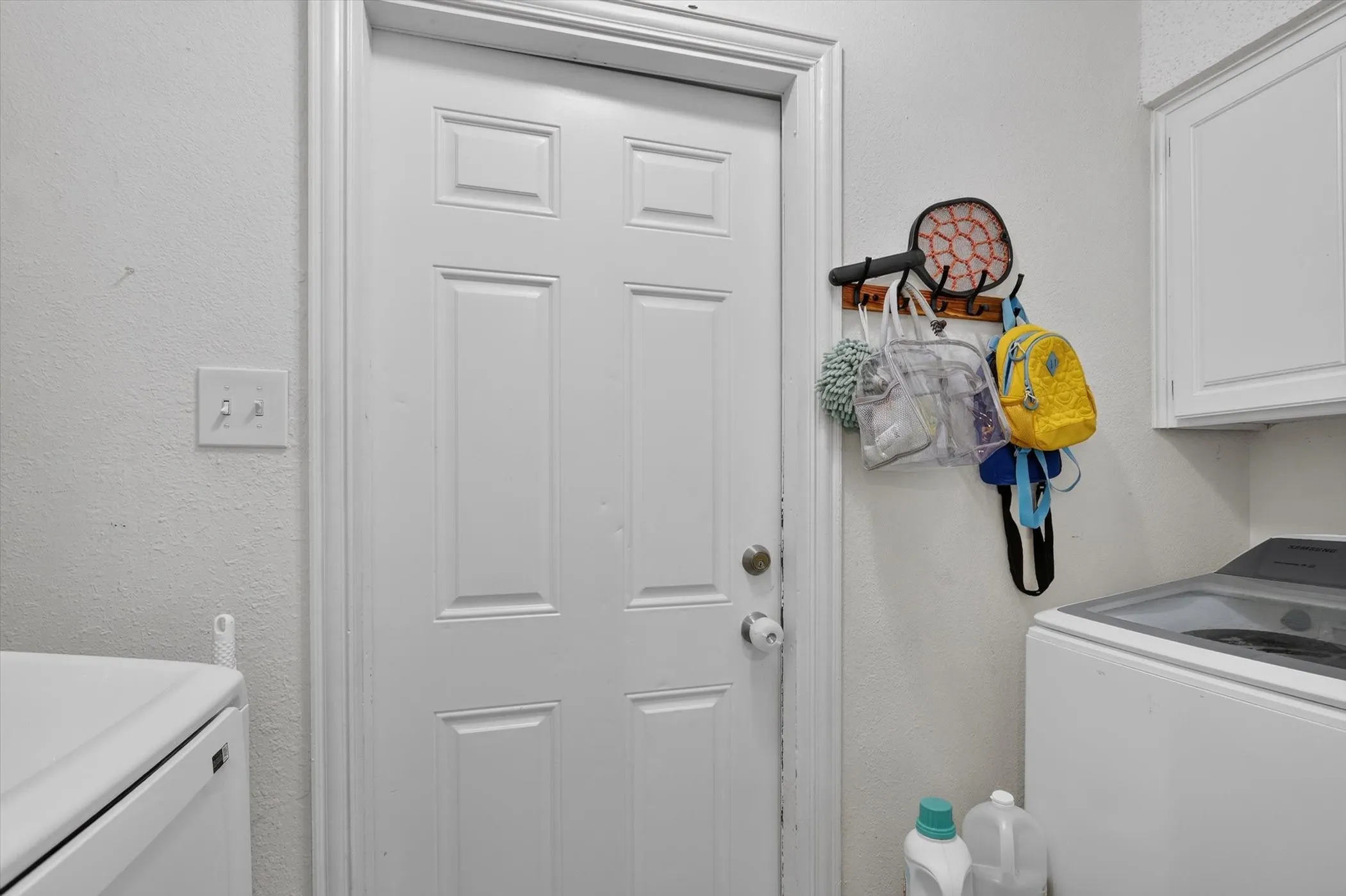 Single Family Residence For Rent in Dallas County , 2324 Markland Street, Irving, Texas 75060, 3 Bedroom, 2 Bathroom, Garage spaces, 1,912 Sqft, built in 1985, mls#21355392, Real Estate Agent in Irving, Homes For Rent in Dallas county, Homes For Rent in Irving, Realtor in Irving Texas, Real Estate Brokerage Independent Realty Texas, Luminita Cordes Realtor
