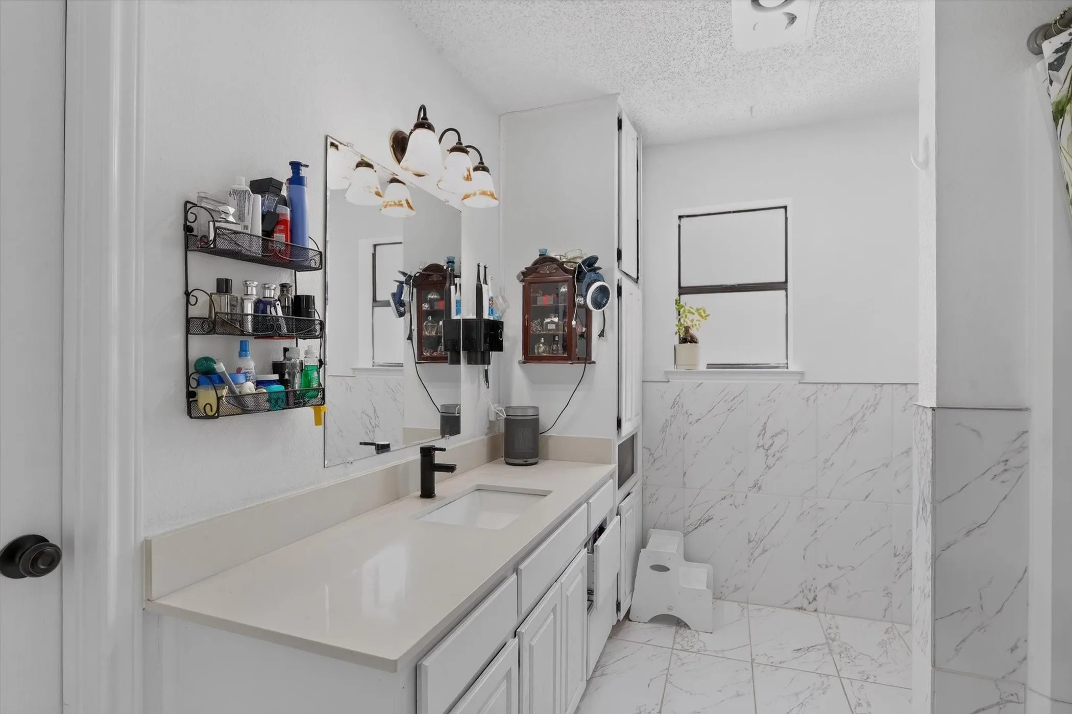 Single Family Residence For Rent in Dallas County , 2324 Markland Street, Irving, Texas 75060, 3 Bedroom, 2 Bathroom, Garage spaces, 1,912 Sqft, built in 1985, mls#21355392, Real Estate Agent in Irving, Homes For Rent in Dallas county, Homes For Rent in Irving, Realtor in Irving Texas, Real Estate Brokerage Independent Realty Texas, Luminita Cordes Realtor