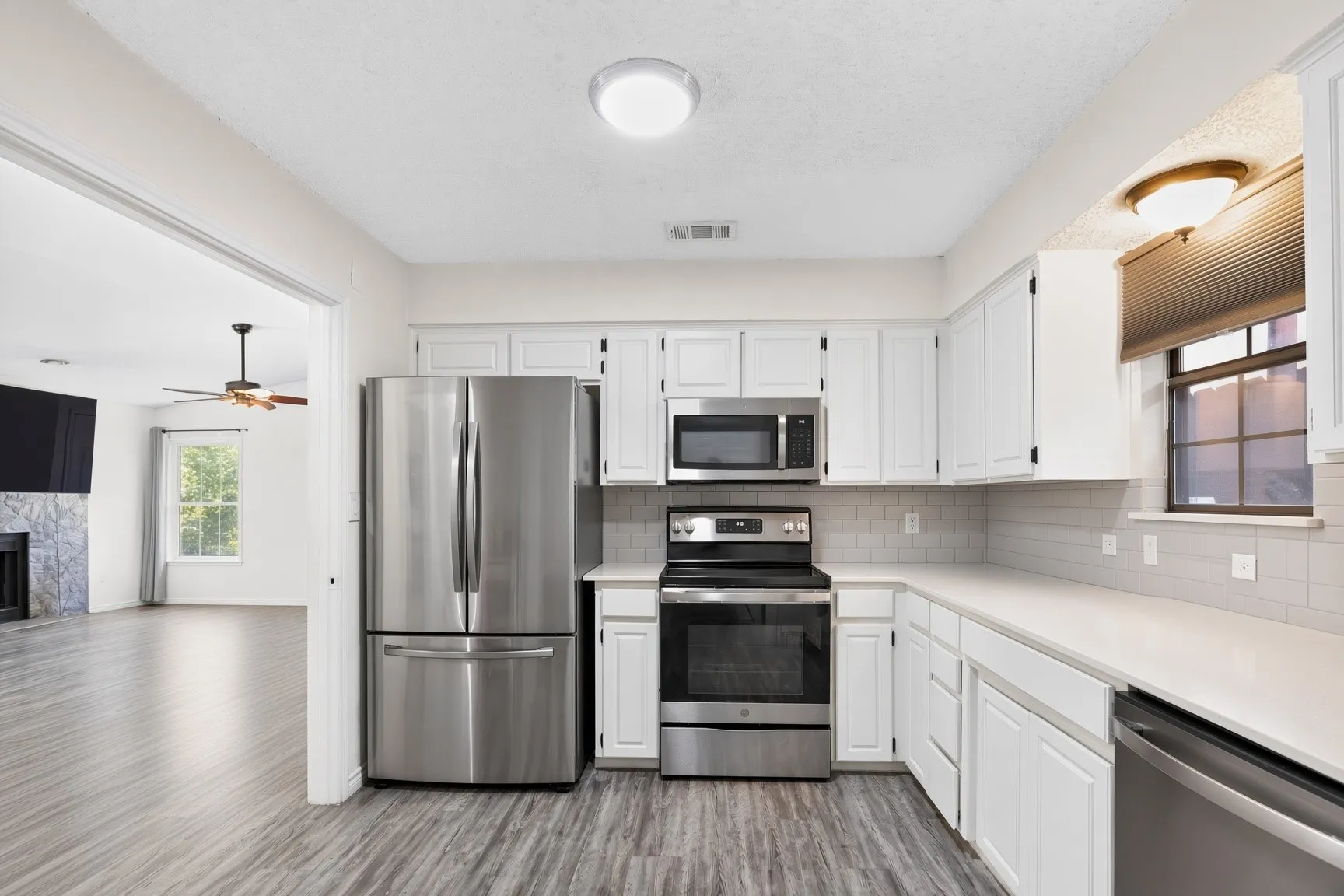 Single Family Residence For Rent in Dallas County , 2324 Markland Street, Irving, Texas 75060, 3 Bedroom, 2 Bathroom, Garage spaces, 1,912 Sqft, built in 1985, mls#21355392, Real Estate Agent in Irving, Homes For Rent in Dallas county, Homes For Rent in Irving, Realtor in Irving Texas, Real Estate Brokerage Independent Realty Texas, Luminita Cordes Realtor