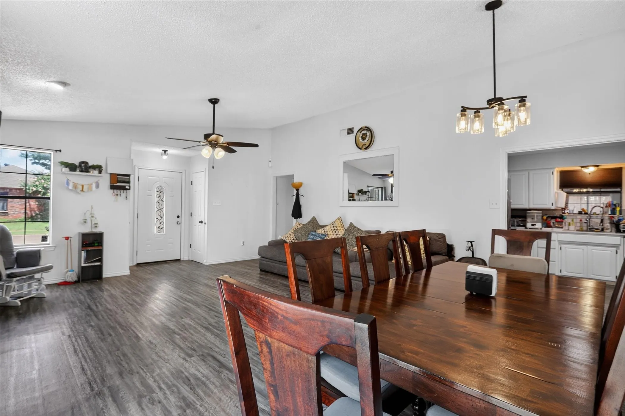 Single Family Residence For Rent in Dallas County , 2324 Markland Street, Irving, Texas 75060, 3 Bedroom, 2 Bathroom, Garage spaces, 1,912 Sqft, built in 1985, mls#21355392, Real Estate Agent in Irving, Homes For Rent in Dallas county, Homes For Rent in Irving, Realtor in Irving Texas, Real Estate Brokerage Independent Realty Texas, Luminita Cordes Realtor
