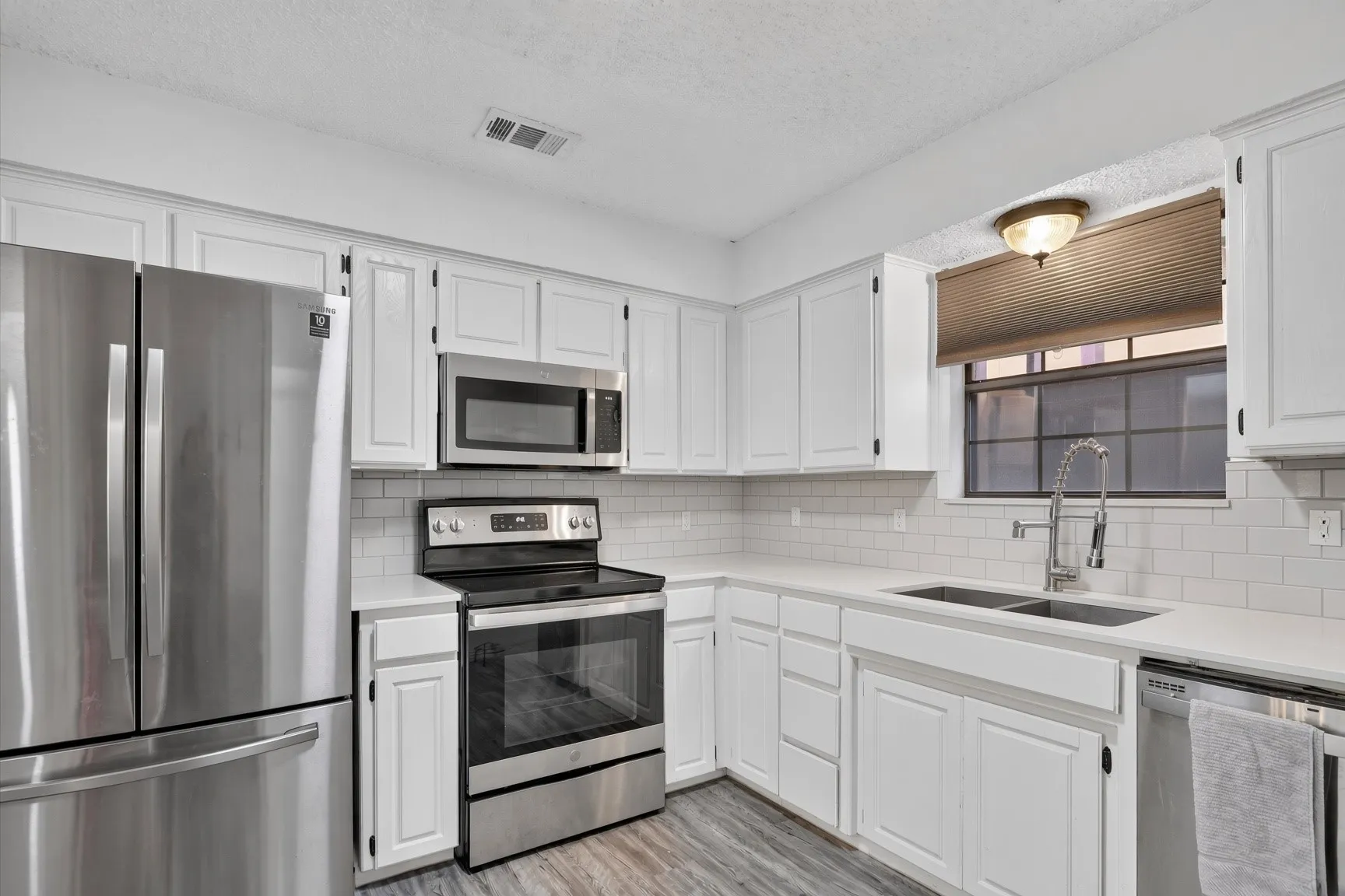 Single Family Residence For Rent in Dallas County , 2324 Markland Street, Irving, Texas 75060, 3 Bedroom, 2 Bathroom, Garage spaces, 1,912 Sqft, built in 1985, mls#21355392, Real Estate Agent in Irving, Homes For Rent in Dallas county, Homes For Rent in Irving, Realtor in Irving Texas, Real Estate Brokerage Independent Realty Texas, Luminita Cordes Realtor