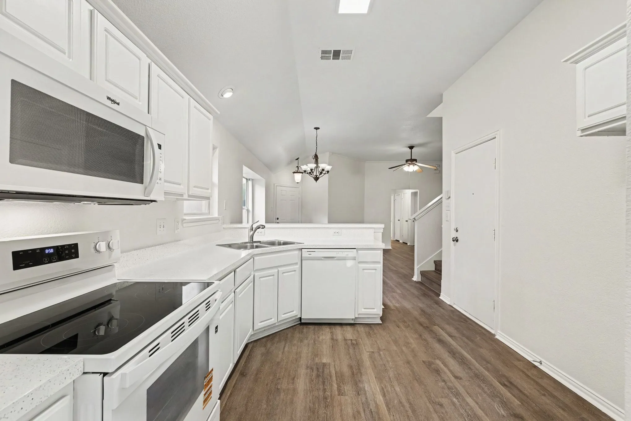 Single Family Residence For Sale in Denton County , 1637 Myrtle Drive, Little Elm, Texas 75068, 3 Bedroom, 2 Bathroom, 2 Garage spaces, 1,847 Sqft, built in 2002, mls#21355310, Real Estate Agent in Little Elm, Homes For Sale in Denton county, Homes For Sale in Little Elm, Realtor in Little Elm Texas, Real Estate Brokerage Independent Realty Texas, Luminita Cordes Realtor