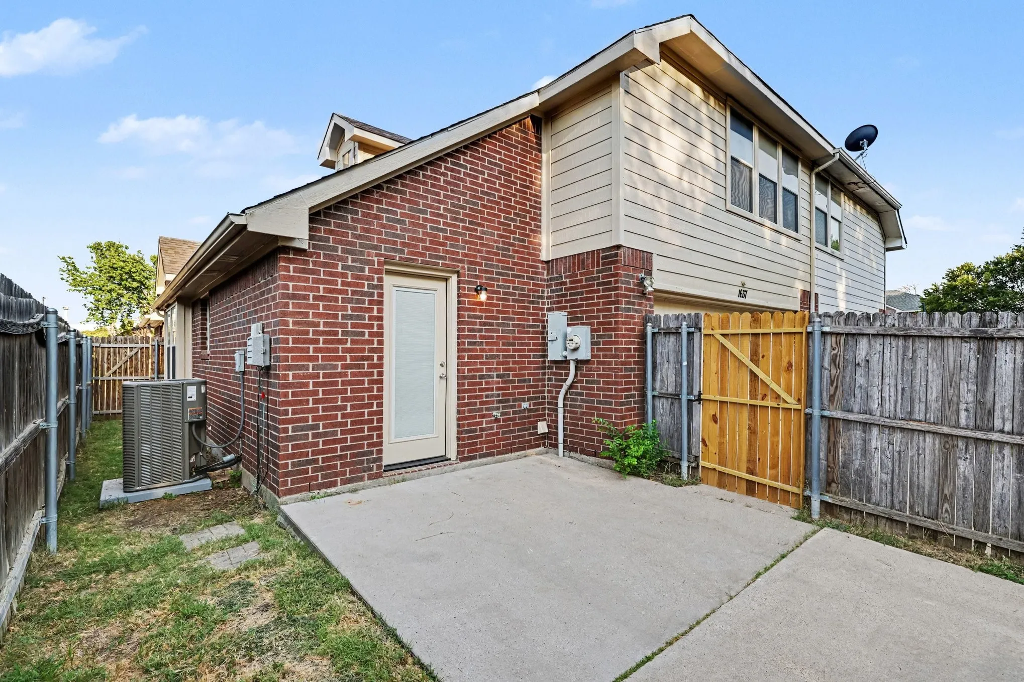 Single Family Residence For Sale in Denton County , 1637 Myrtle Drive, Little Elm, Texas 75068, 3 Bedroom, 2 Bathroom, 2 Garage spaces, 1,847 Sqft, built in 2002, mls#21355310, Real Estate Agent in Little Elm, Homes For Sale in Denton county, Homes For Sale in Little Elm, Realtor in Little Elm Texas, Real Estate Brokerage Independent Realty Texas, Luminita Cordes Realtor