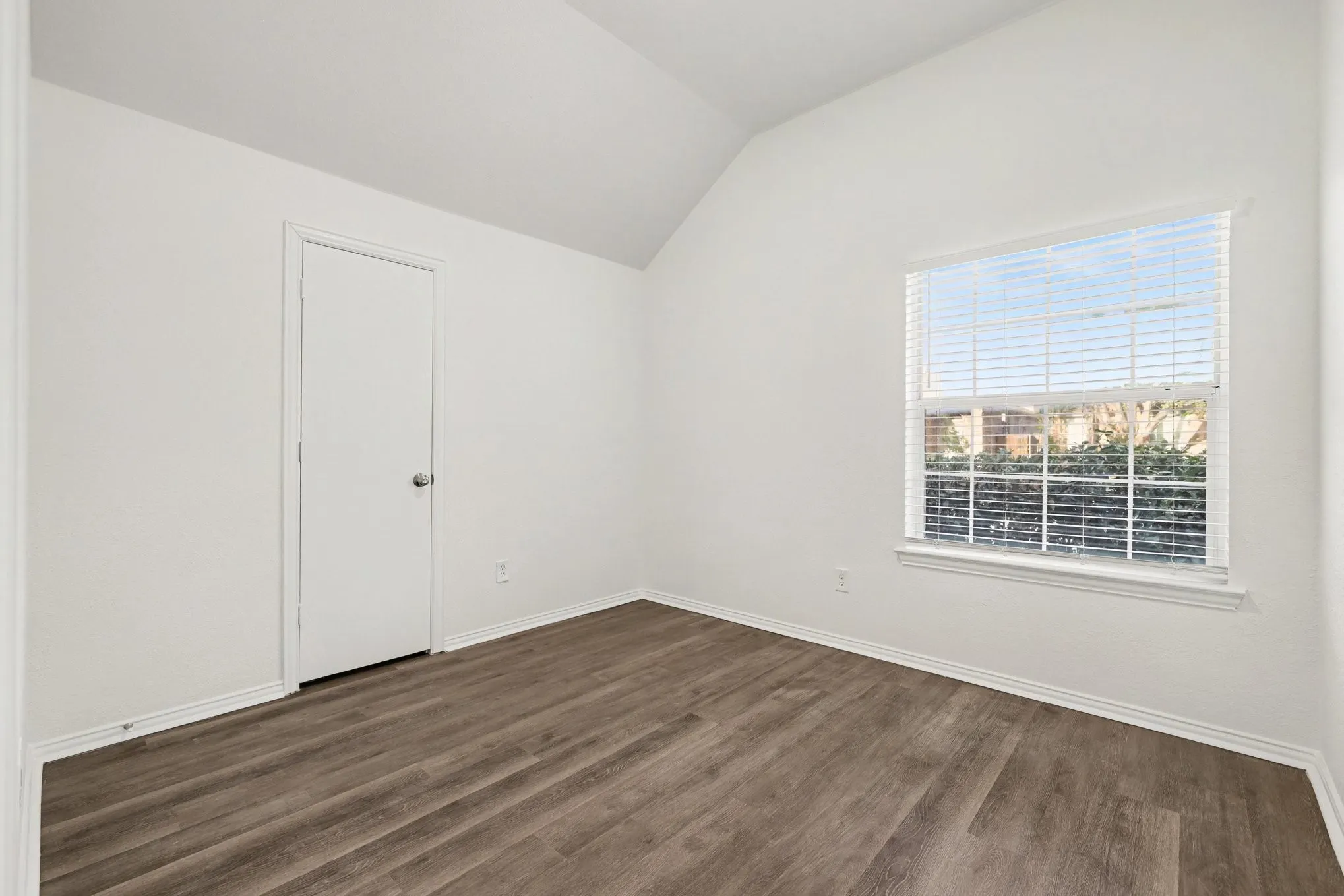 Single Family Residence For Sale in Denton County , 1637 Myrtle Drive, Little Elm, Texas 75068, 3 Bedroom, 2 Bathroom, 2 Garage spaces, 1,847 Sqft, built in 2002, mls#21355310, Real Estate Agent in Little Elm, Homes For Sale in Denton county, Homes For Sale in Little Elm, Realtor in Little Elm Texas, Real Estate Brokerage Independent Realty Texas, Luminita Cordes Realtor