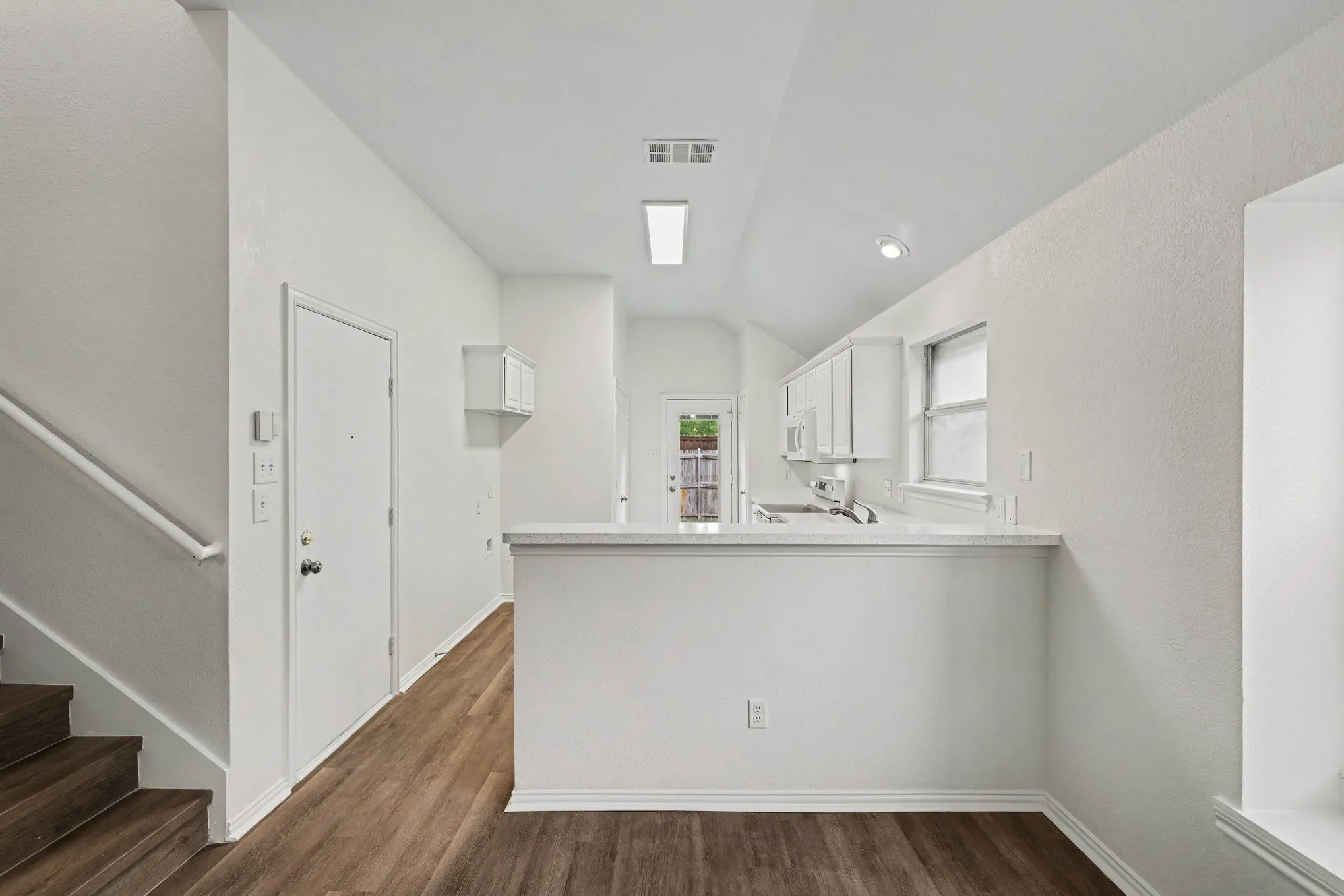 Single Family Residence For Sale in Denton County , 1637 Myrtle Drive, Little Elm, Texas 75068, 3 Bedroom, 2 Bathroom, 2 Garage spaces, 1,847 Sqft, built in 2002, mls#21355310, Real Estate Agent in Little Elm, Homes For Sale in Denton county, Homes For Sale in Little Elm, Realtor in Little Elm Texas, Real Estate Brokerage Independent Realty Texas, Luminita Cordes Realtor