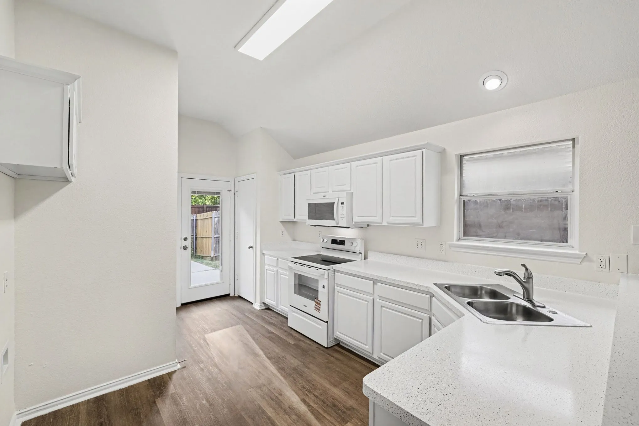 Single Family Residence For Sale in Denton County , 1637 Myrtle Drive, Little Elm, Texas 75068, 3 Bedroom, 2 Bathroom, 2 Garage spaces, 1,847 Sqft, built in 2002, mls#21355310, Real Estate Agent in Little Elm, Homes For Sale in Denton county, Homes For Sale in Little Elm, Realtor in Little Elm Texas, Real Estate Brokerage Independent Realty Texas, Luminita Cordes Realtor