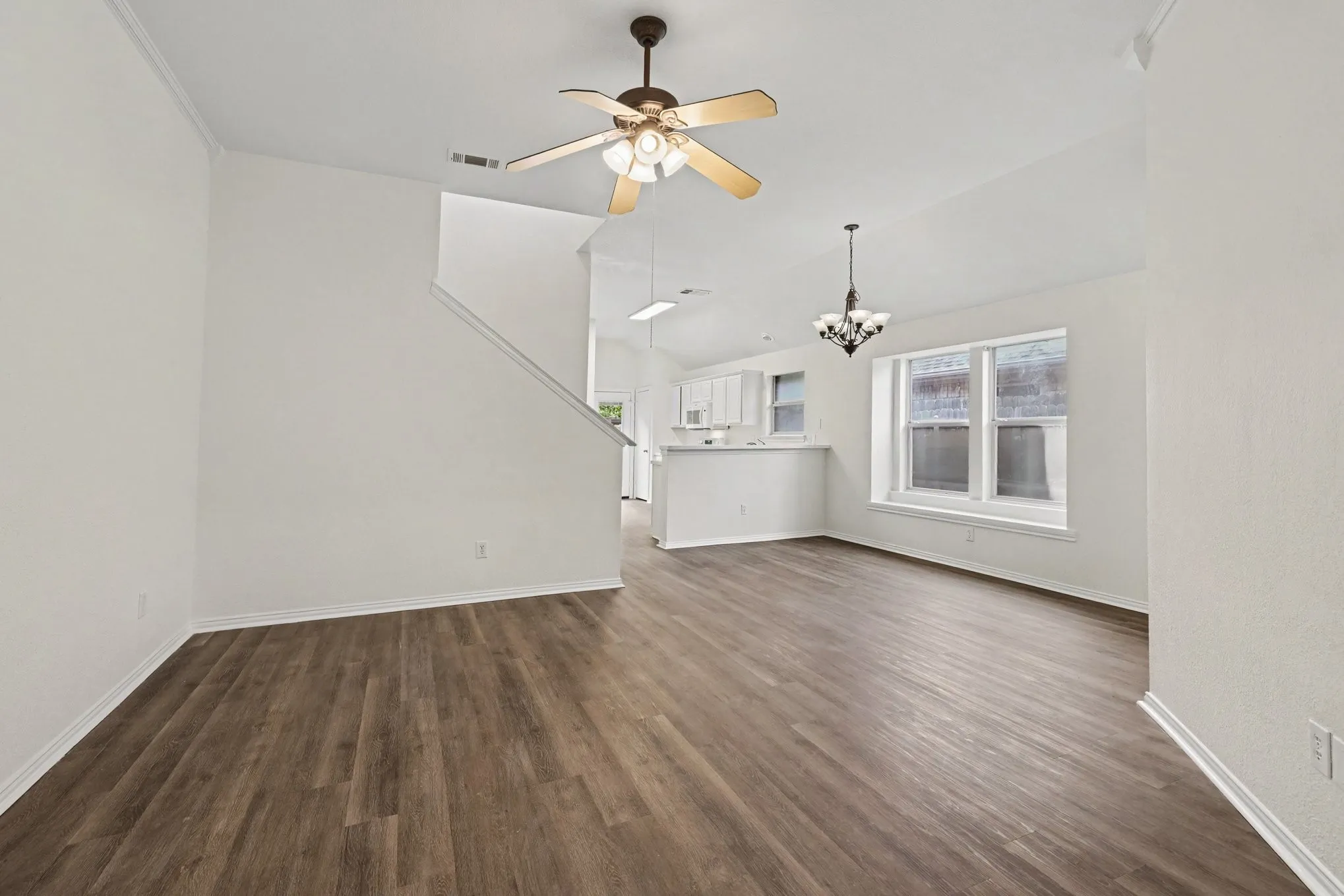 Single Family Residence For Sale in Denton County , 1637 Myrtle Drive, Little Elm, Texas 75068, 3 Bedroom, 2 Bathroom, 2 Garage spaces, 1,847 Sqft, built in 2002, mls#21355310, Real Estate Agent in Little Elm, Homes For Sale in Denton county, Homes For Sale in Little Elm, Realtor in Little Elm Texas, Real Estate Brokerage Independent Realty Texas, Luminita Cordes Realtor
