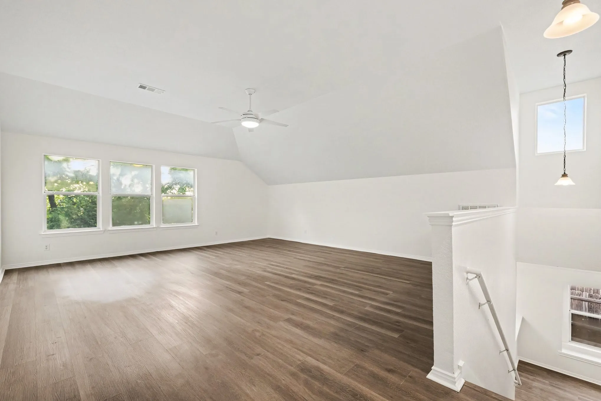 Single Family Residence For Sale in Denton County , 1637 Myrtle Drive, Little Elm, Texas 75068, 3 Bedroom, 2 Bathroom, 2 Garage spaces, 1,847 Sqft, built in 2002, mls#21355310, Real Estate Agent in Little Elm, Homes For Sale in Denton county, Homes For Sale in Little Elm, Realtor in Little Elm Texas, Real Estate Brokerage Independent Realty Texas, Luminita Cordes Realtor