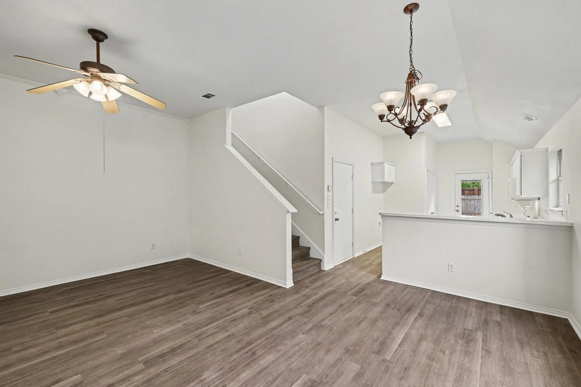 Single Family Residence For Sale in Denton County , 1637 Myrtle Drive, Little Elm, Texas 75068, 3 Bedroom, 2 Bathroom, 2 Garage spaces, 1,847 Sqft, built in 2002, mls#21355310, Real Estate Agent in Little Elm, Homes For Sale in Denton county, Homes For Sale in Little Elm, Realtor in Little Elm Texas, Real Estate Brokerage Independent Realty Texas, Luminita Cordes Realtor