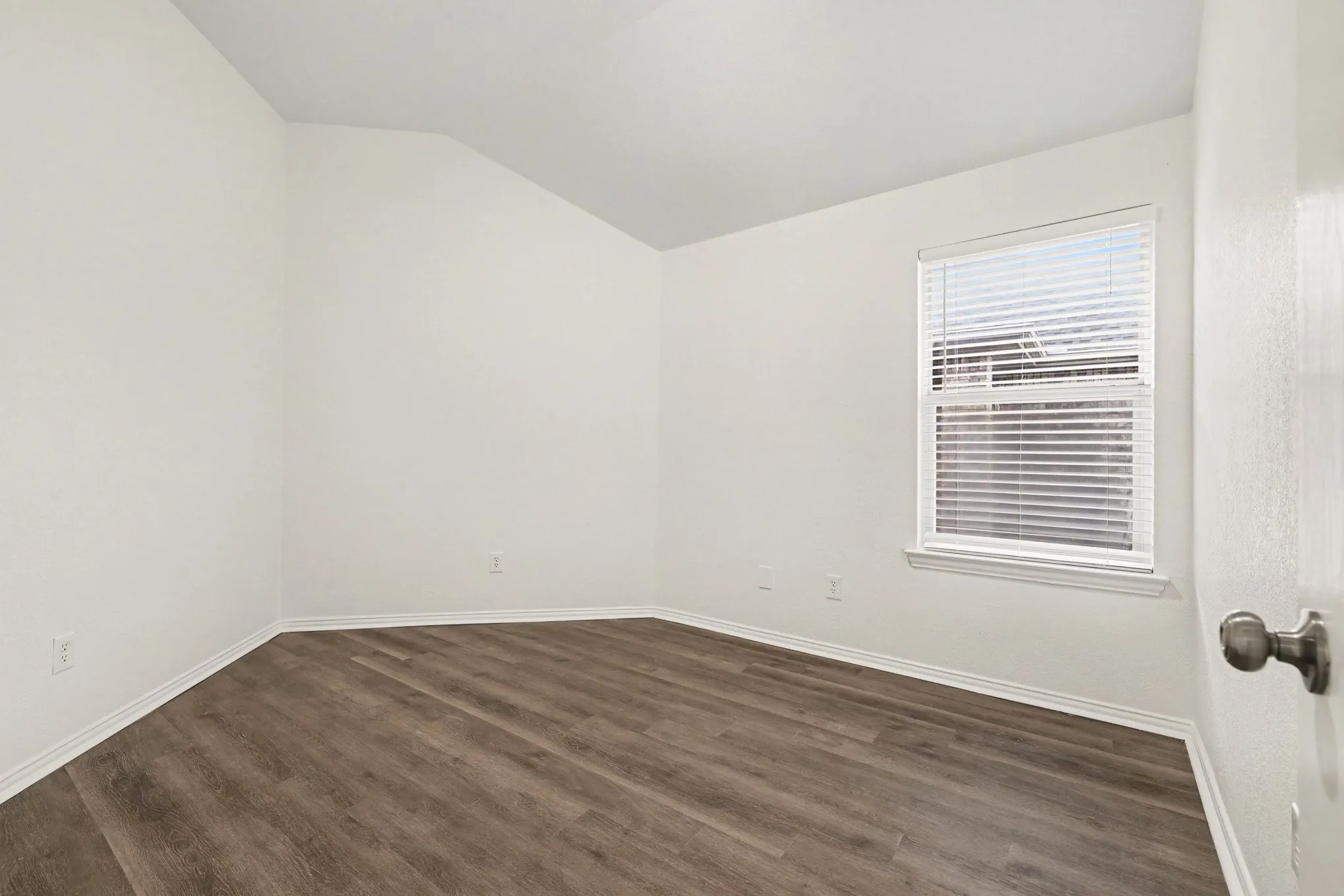 Single Family Residence For Sale in Denton County , 1637 Myrtle Drive, Little Elm, Texas 75068, 3 Bedroom, 2 Bathroom, 2 Garage spaces, 1,847 Sqft, built in 2002, mls#21355310, Real Estate Agent in Little Elm, Homes For Sale in Denton county, Homes For Sale in Little Elm, Realtor in Little Elm Texas, Real Estate Brokerage Independent Realty Texas, Luminita Cordes Realtor