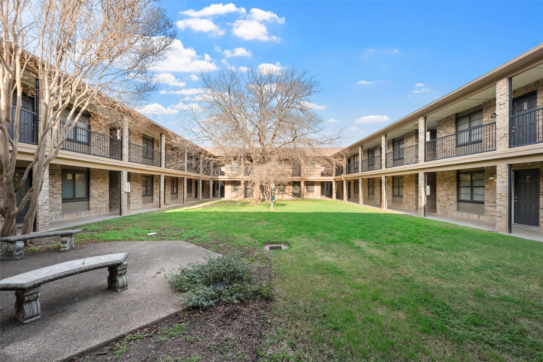Condominium For Sale in Mc Lennan County , 1214 Baylor Avenue 116, Waco, Texas 76706, 1 Bedroom, 1 Bathroom, Garage spaces, 640 Sqft, built in 1983, mls#21355857, Real Estate Agent in Waco, Homes For Sale in Mc Lennan county, Homes For Sale in Waco, Realtor in Waco Texas, Real Estate Brokerage Independent Realty Texas, Luminita Cordes Realtor