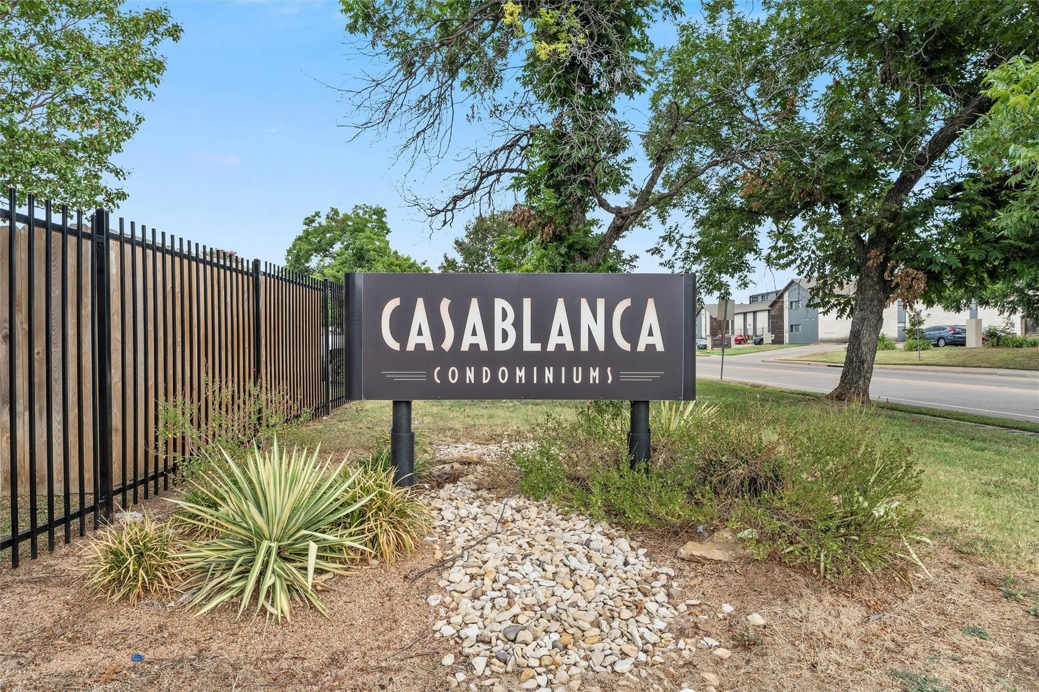 Condominium For Sale in Mc Lennan County , 1214 Baylor Avenue 116, Waco, Texas 76706, 1 Bedroom, 1 Bathroom, Garage spaces, 640 Sqft, built in 1983, mls#21355857, Real Estate Agent in Waco, Homes For Sale in Mc Lennan county, Homes For Sale in Waco, Realtor in Waco Texas, Real Estate Brokerage Independent Realty Texas, Luminita Cordes Realtor