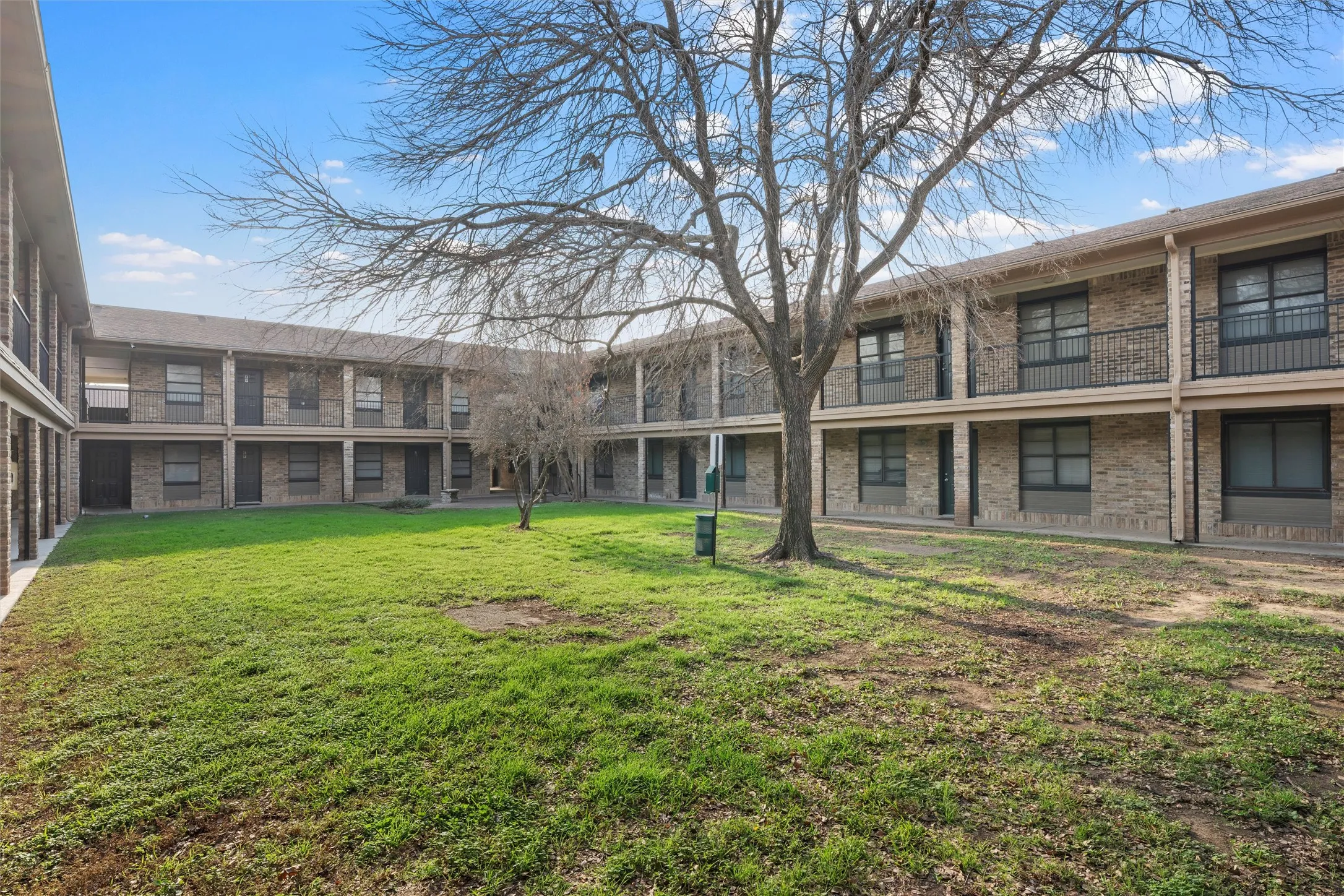 Condominium For Sale in Mc Lennan County , 1214 Baylor Avenue 116, Waco, Texas 76706, 1 Bedroom, 1 Bathroom, Garage spaces, 640 Sqft, built in 1983, mls#21355857, Real Estate Agent in Waco, Homes For Sale in Mc Lennan county, Homes For Sale in Waco, Realtor in Waco Texas, Real Estate Brokerage Independent Realty Texas, Luminita Cordes Realtor