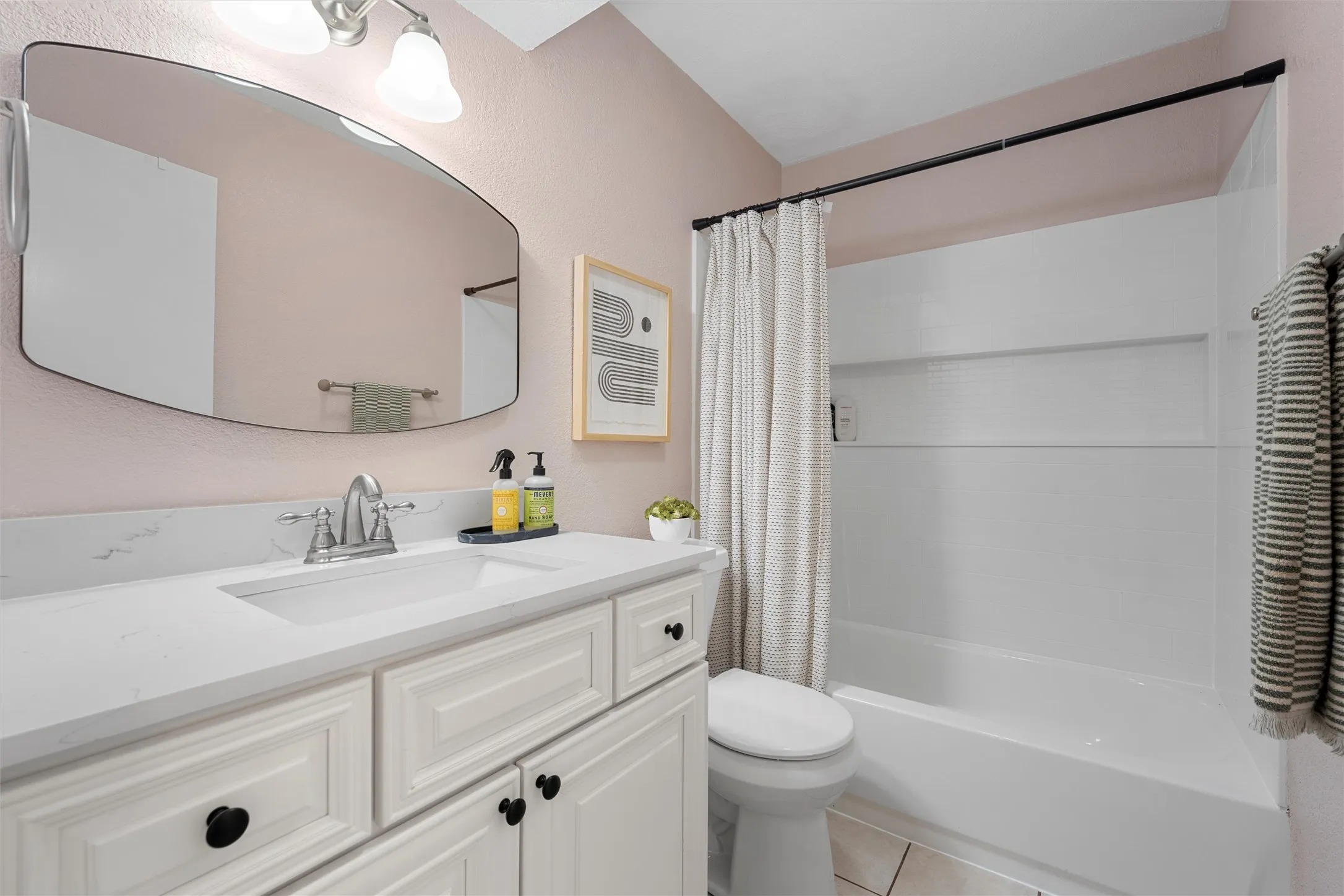 Condominium For Sale in Mc Lennan County , 1214 Baylor Avenue 116, Waco, Texas 76706, 1 Bedroom, 1 Bathroom, Garage spaces, 640 Sqft, built in 1983, mls#21355857, Real Estate Agent in Waco, Homes For Sale in Mc Lennan county, Homes For Sale in Waco, Realtor in Waco Texas, Real Estate Brokerage Independent Realty Texas, Luminita Cordes Realtor