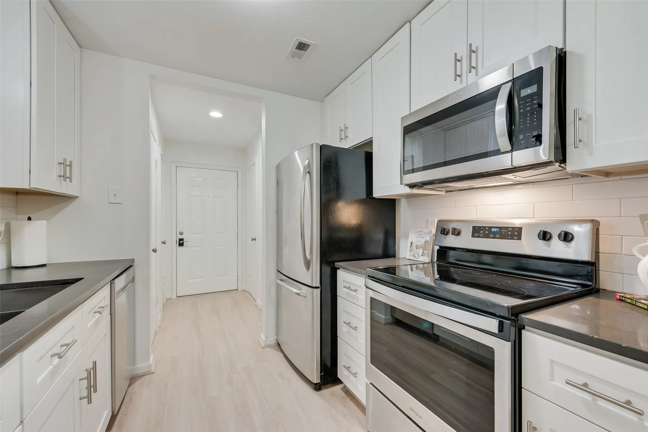 Condominium For Rent in Dallas County , 7492 E Northwest Highway 143, Dallas, Texas 75231, 2 Bedroom, 3 Bathroom, Garage spaces, 1,333 Sqft, built in 1973, mls#21356106, Real Estate Agent in Dallas, Homes For Rent in Dallas county, Homes For Rent in Dallas, Realtor in Dallas Texas, Real Estate Brokerage Independent Realty Texas, Luminita Cordes Realtor