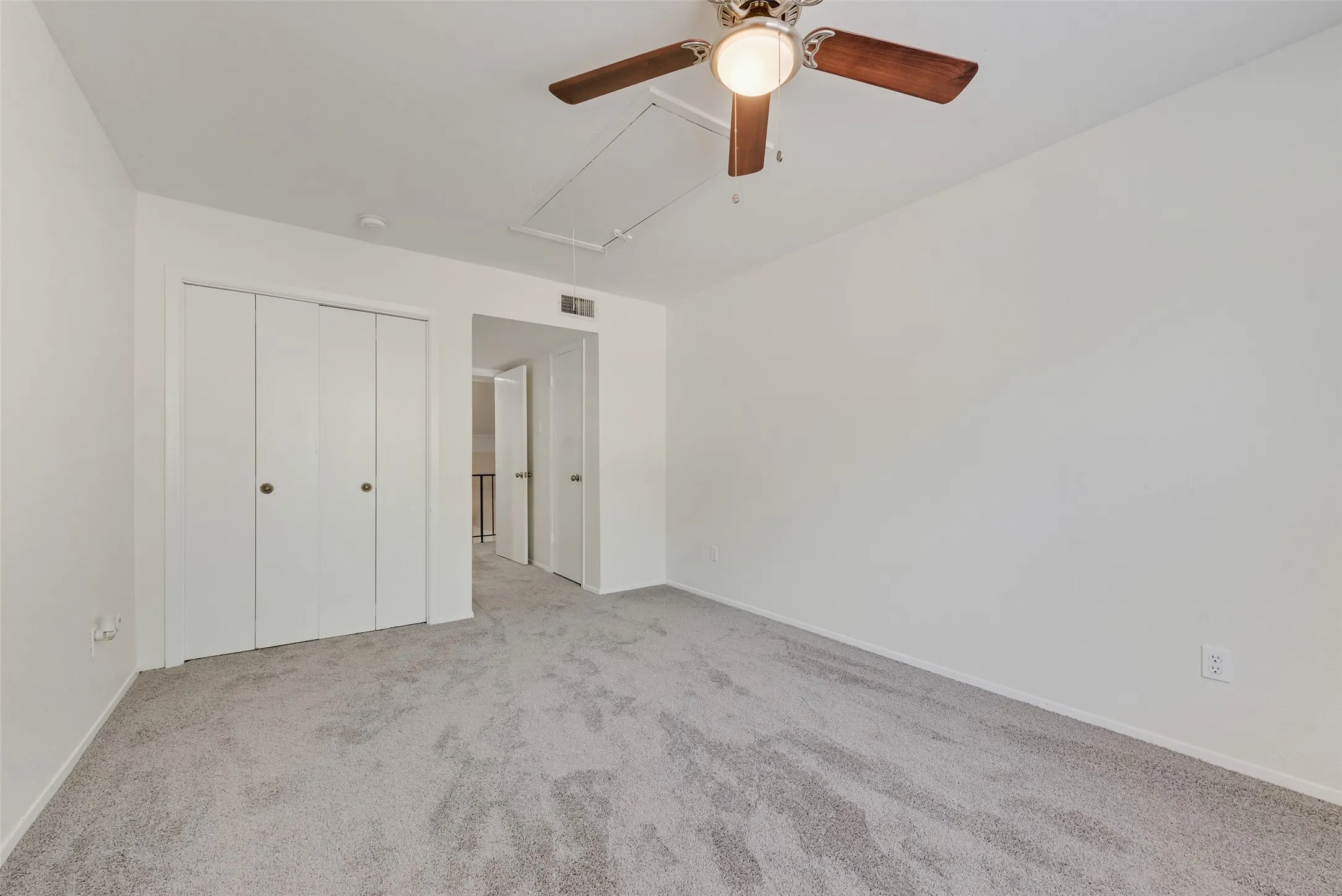 Condominium For Rent in Dallas County , 7492 E Northwest Highway 143, Dallas, Texas 75231, 2 Bedroom, 3 Bathroom, Garage spaces, 1,333 Sqft, built in 1973, mls#21356106, Real Estate Agent in Dallas, Homes For Rent in Dallas county, Homes For Rent in Dallas, Realtor in Dallas Texas, Real Estate Brokerage Independent Realty Texas, Luminita Cordes Realtor