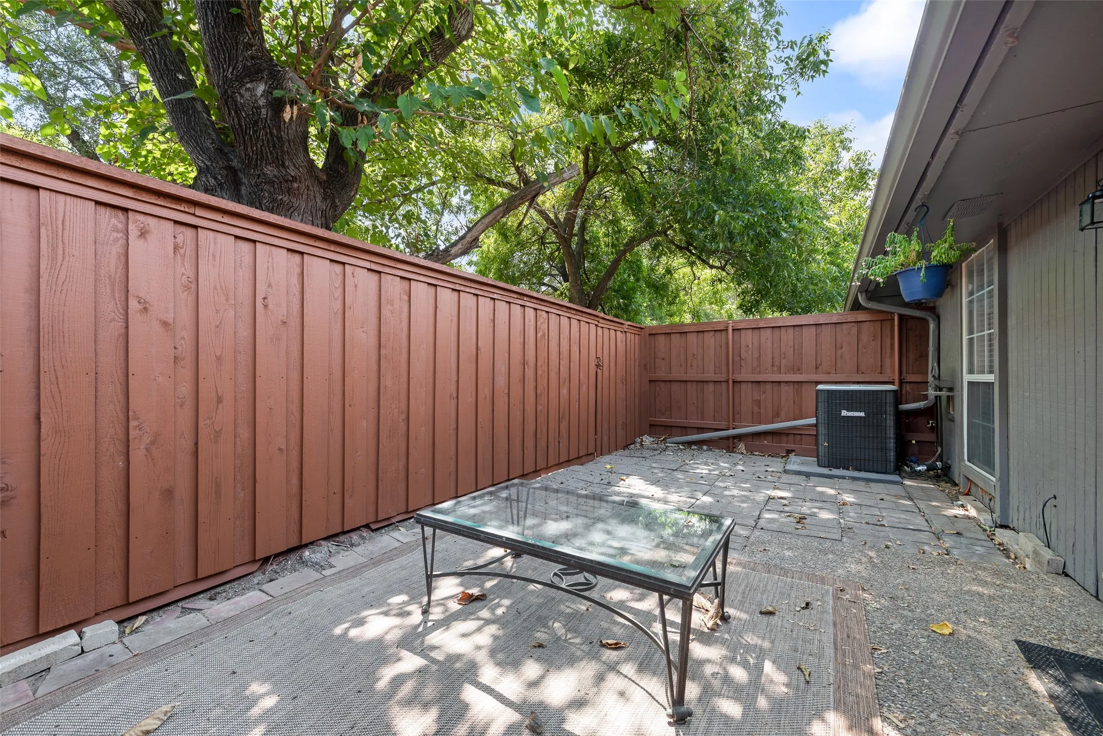 Condominium For Rent in Dallas County , 7492 E Northwest Highway 143, Dallas, Texas 75231, 2 Bedroom, 3 Bathroom, Garage spaces, 1,333 Sqft, built in 1973, mls#21356106, Real Estate Agent in Dallas, Homes For Rent in Dallas county, Homes For Rent in Dallas, Realtor in Dallas Texas, Real Estate Brokerage Independent Realty Texas, Luminita Cordes Realtor