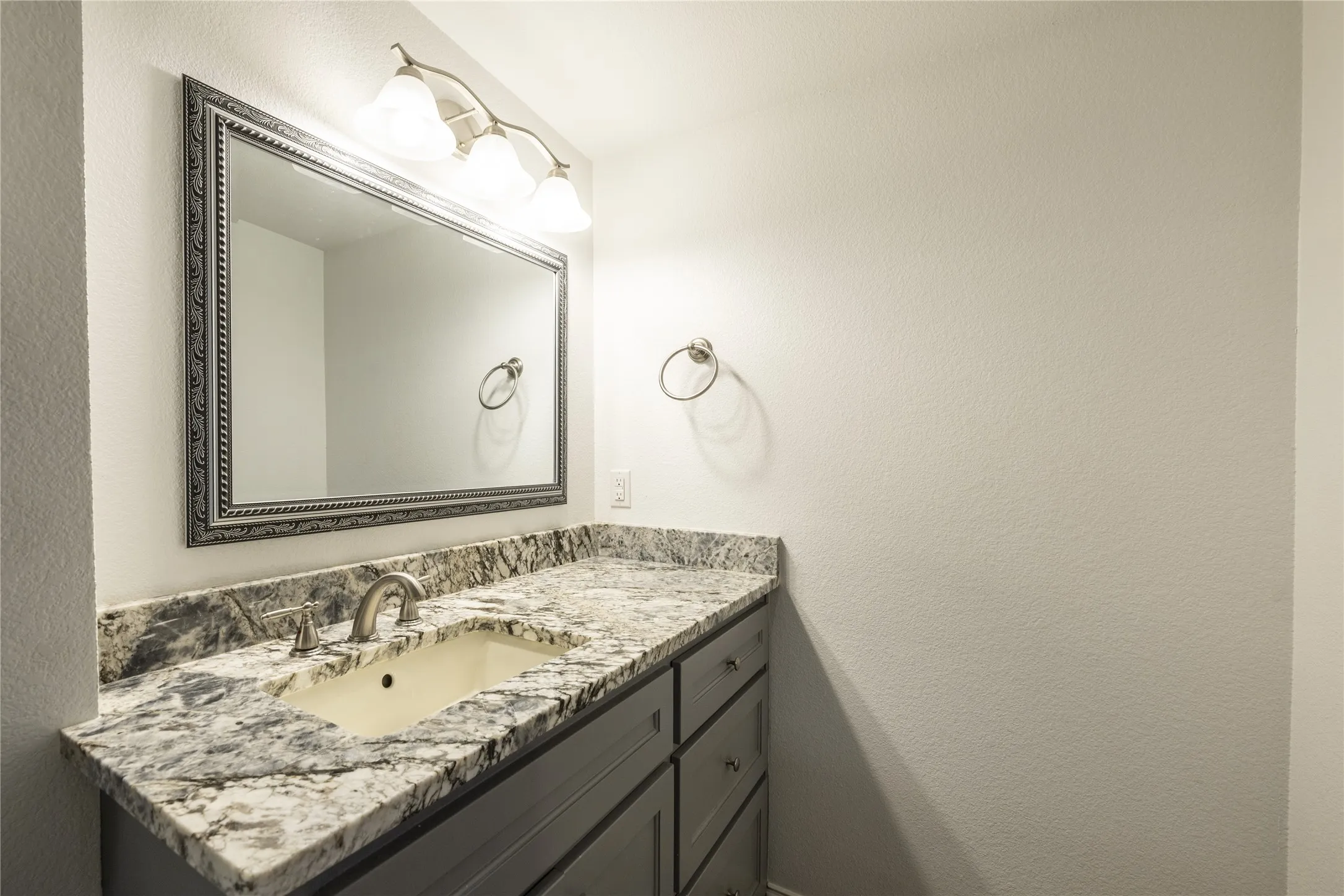 Single Family Residence For Sale in Dallas County , 1316 Northpark Drive, Richardson, Texas 75081, 3 Bedroom, 3 Bathroom, 2 Garage spaces, 2,088 Sqft, built in 1968, Price $490,000, mls#21356110, Real Estate Agent in Richardson, Homes For Sale in Dallas county, Homes For Sale in Richardson, Realtor in Richardson Texas, Real Estate Brokerage Independent Realty Texas, Luminita Cordes Realtor