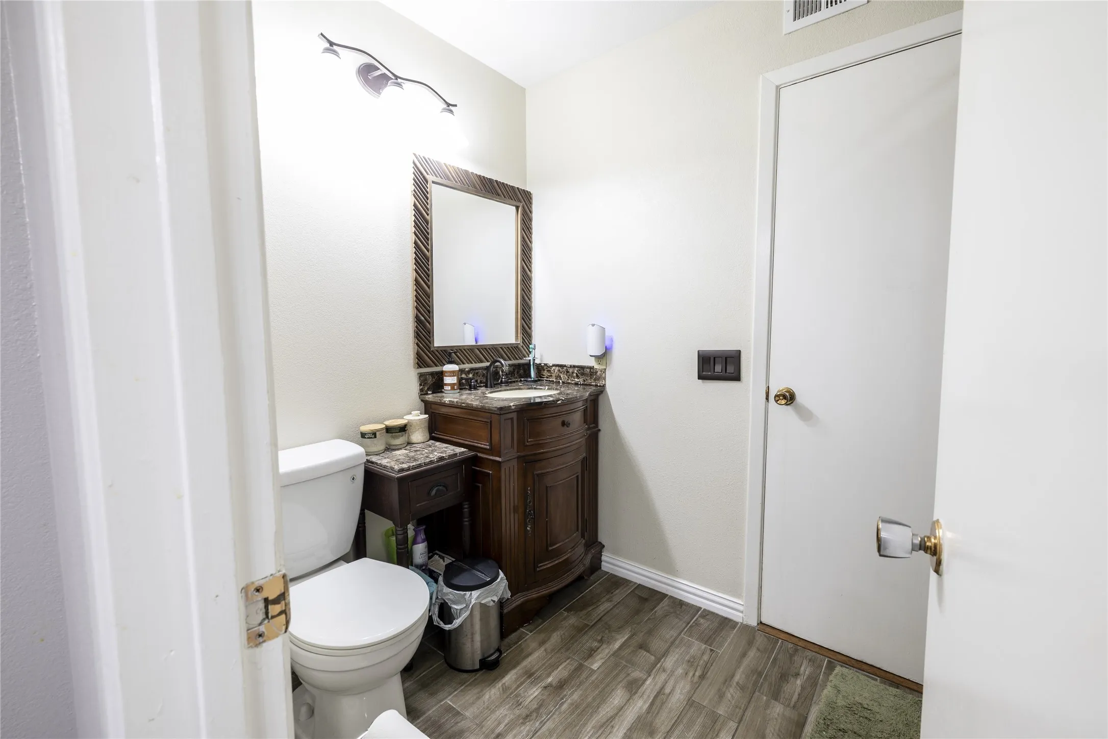 Single Family Residence For Sale in Dallas County , 1316 Northpark Drive, Richardson, Texas 75081, 3 Bedroom, 3 Bathroom, 2 Garage spaces, 2,088 Sqft, built in 1968, Price $490,000, mls#21356110, Real Estate Agent in Richardson, Homes For Sale in Dallas county, Homes For Sale in Richardson, Realtor in Richardson Texas, Real Estate Brokerage Independent Realty Texas, Luminita Cordes Realtor