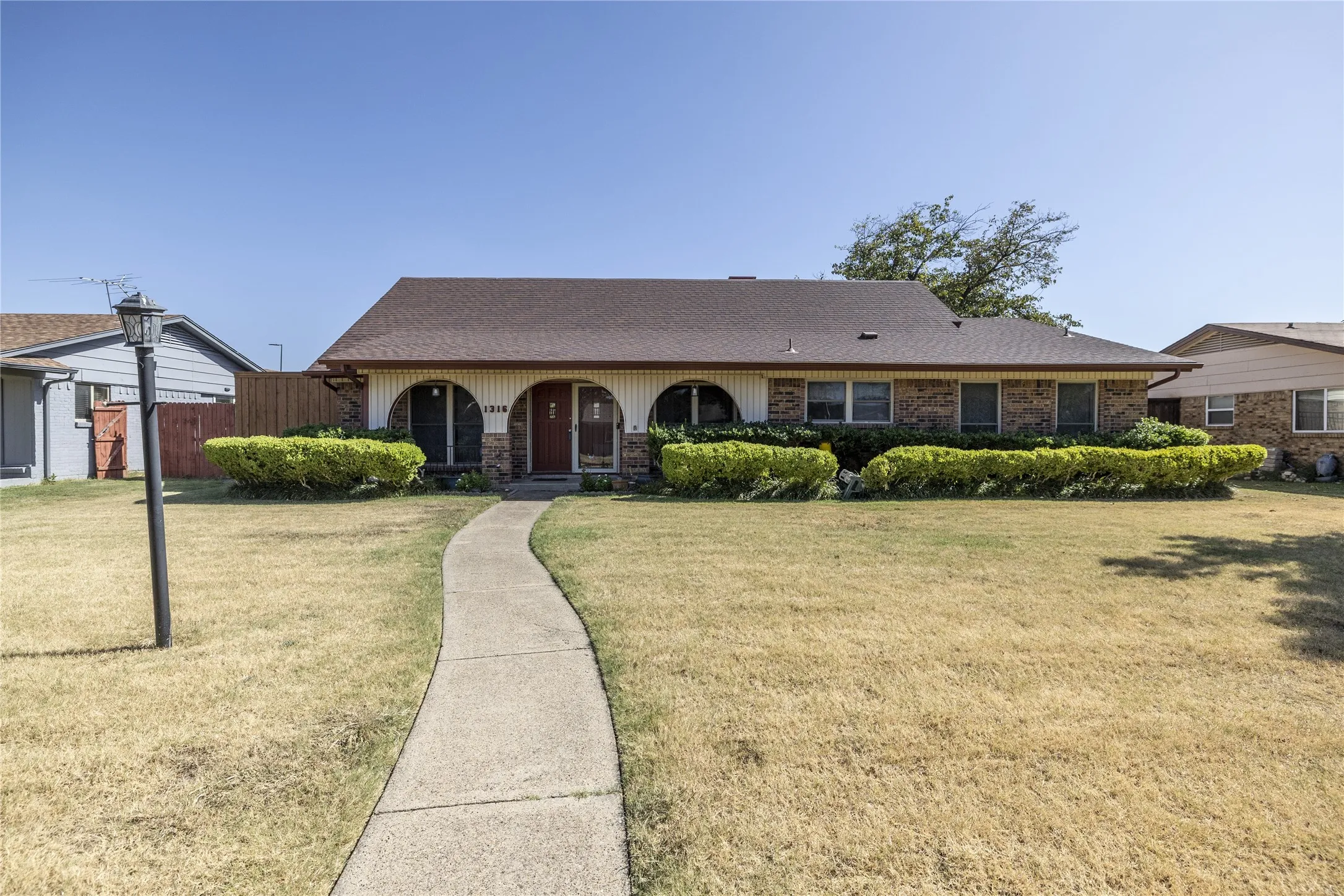 Single Family Residence For Sale in Dallas County , 1316 Northpark Drive, Richardson, Texas 75081, 3 Bedroom, 3 Bathroom, 2 Garage spaces, 2,088 Sqft, built in 1968, Price $490,000, mls#21356110, Real Estate Agent in Richardson, Homes For Sale in Dallas county, Homes For Sale in Richardson, Realtor in Richardson Texas, Real Estate Brokerage Independent Realty Texas, Luminita Cordes Realtor