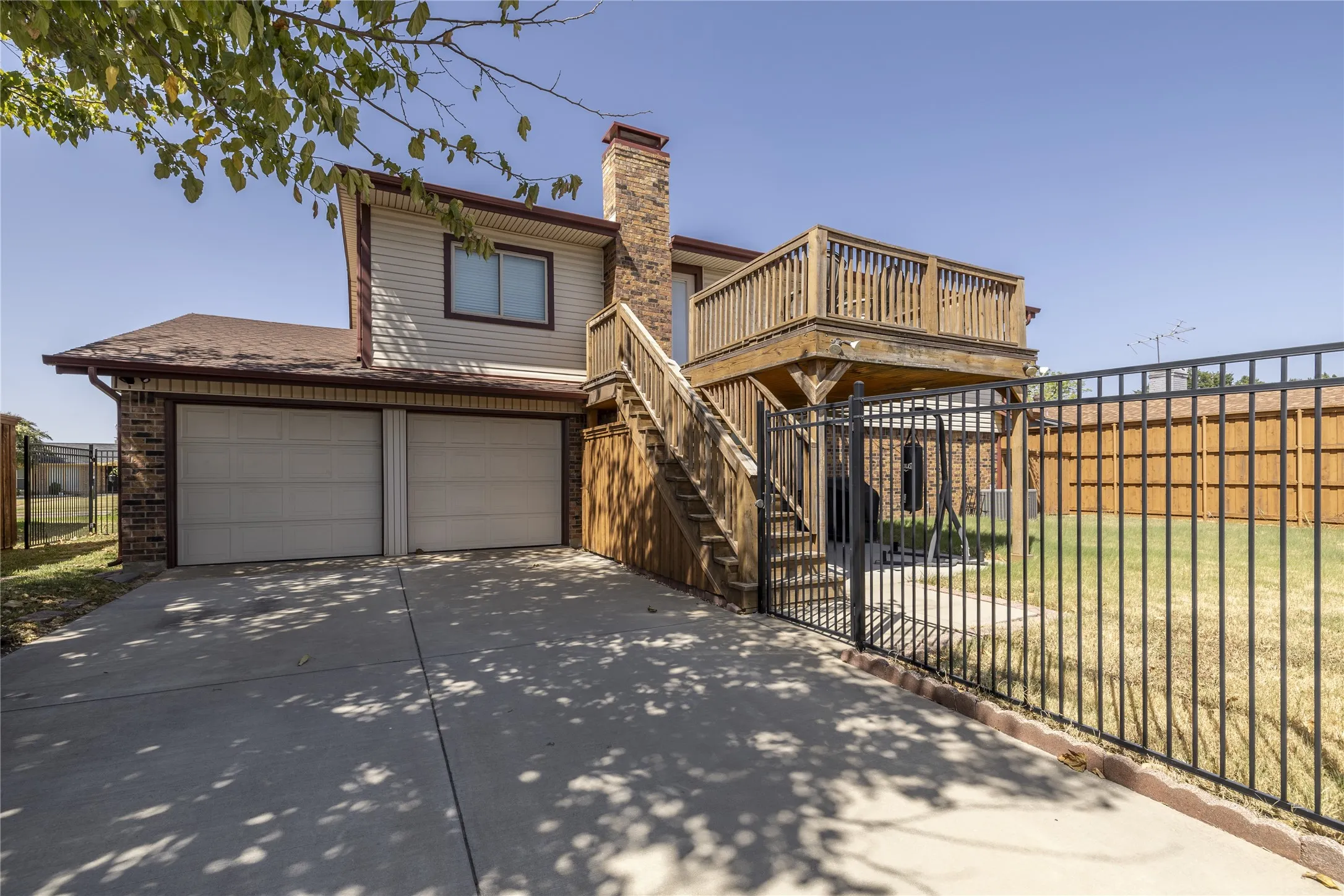 Single Family Residence For Sale in Dallas County , 1316 Northpark Drive, Richardson, Texas 75081, 3 Bedroom, 3 Bathroom, 2 Garage spaces, 2,088 Sqft, built in 1968, Price $490,000, mls#21356110, Real Estate Agent in Richardson, Homes For Sale in Dallas county, Homes For Sale in Richardson, Realtor in Richardson Texas, Real Estate Brokerage Independent Realty Texas, Luminita Cordes Realtor