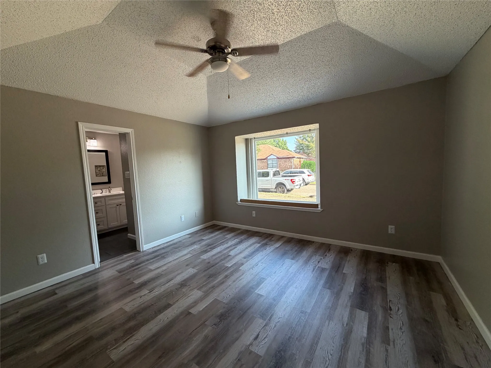 Duplex For Rent in Dallas County , 10231 Ridge Oak Street, Dallas, Texas 75227, 3 Bedroom, 2 Bathroom, 1 Garage spaces, 1,194 Sqft, built in 1985, Price $2,250, mls#21356118, Real Estate Agent in Dallas, Homes For Rent in Dallas county, Homes For Rent in Dallas, Realtor in Dallas Texas, Real Estate Brokerage Independent Realty Texas, Luminita Cordes Realtor
