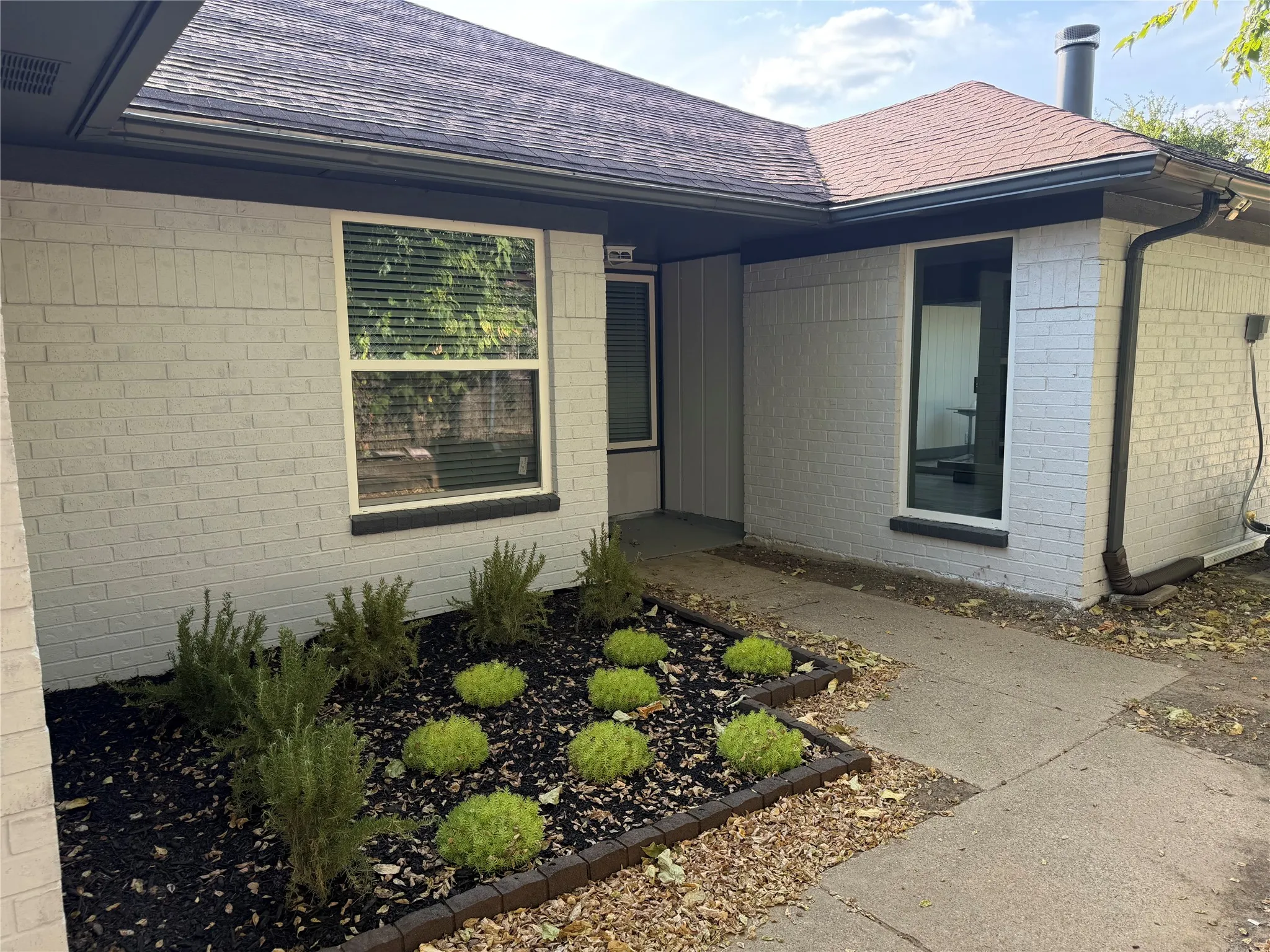 Duplex For Rent in Dallas County , 10231 Ridge Oak Street, Dallas, Texas 75227, 3 Bedroom, 2 Bathroom, 1 Garage spaces, 1,194 Sqft, built in 1985, Price $2,250, mls#21356118, Real Estate Agent in Dallas, Homes For Rent in Dallas county, Homes For Rent in Dallas, Realtor in Dallas Texas, Real Estate Brokerage Independent Realty Texas, Luminita Cordes Realtor