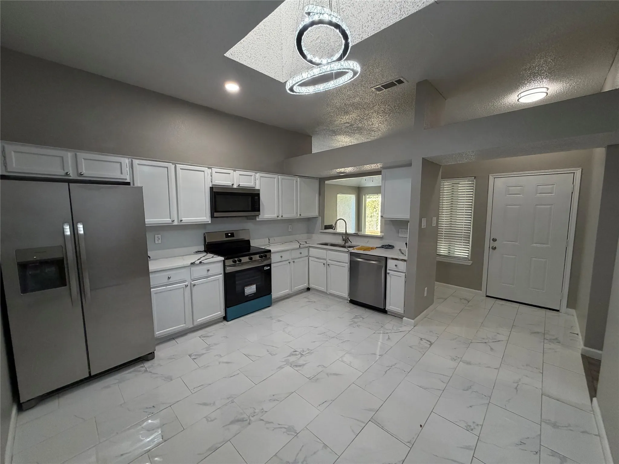 Duplex For Rent in Dallas County , 10231 Ridge Oak Street, Dallas, Texas 75227, 3 Bedroom, 2 Bathroom, 1 Garage spaces, 1,194 Sqft, built in 1985, Price $2,250, mls#21356118, Real Estate Agent in Dallas, Homes For Rent in Dallas county, Homes For Rent in Dallas, Realtor in Dallas Texas, Real Estate Brokerage Independent Realty Texas, Luminita Cordes Realtor