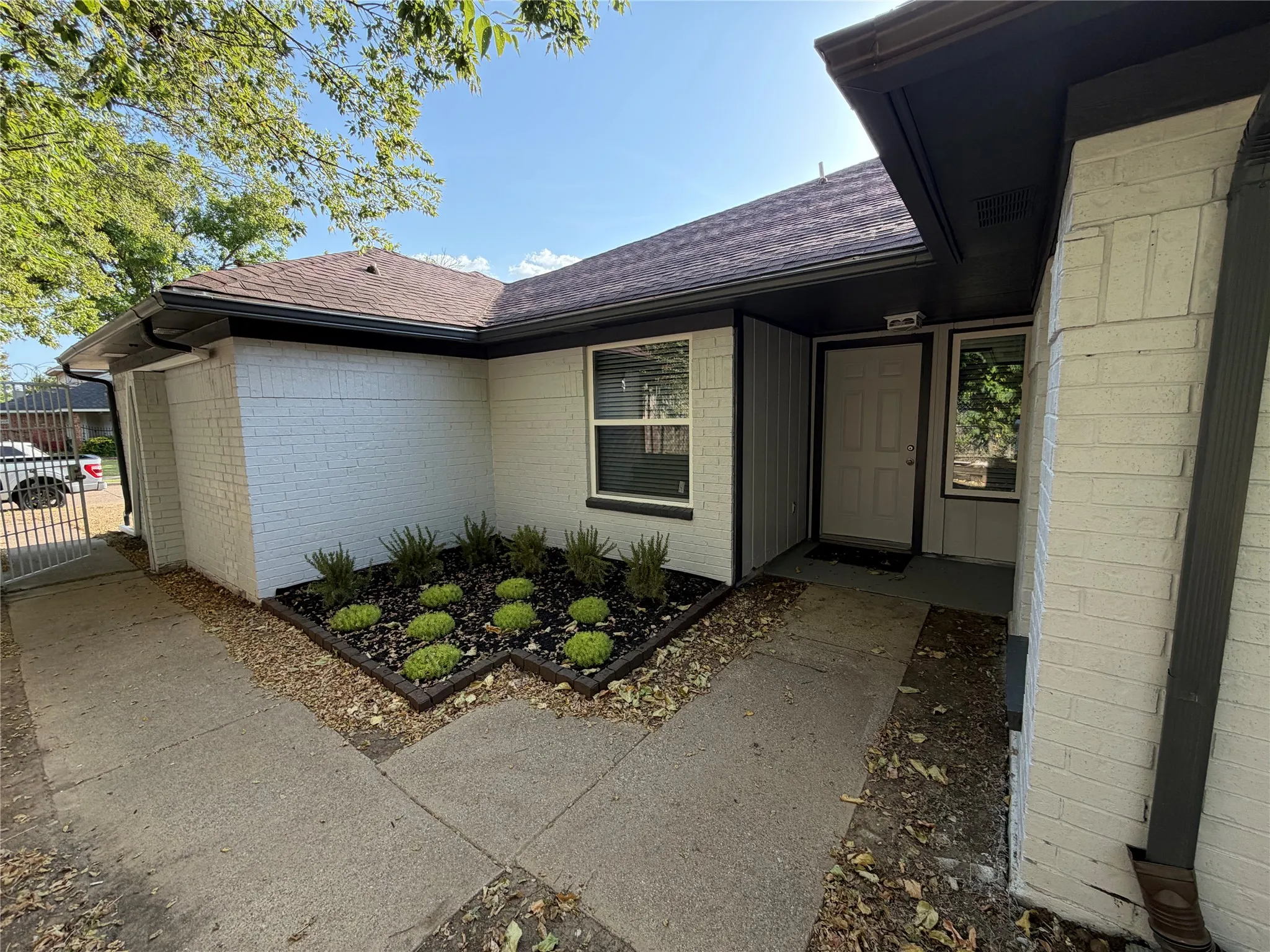 Duplex For Rent in Dallas County , 10231 Ridge Oak Street, Dallas, Texas 75227, 3 Bedroom, 2 Bathroom, 1 Garage spaces, 1,194 Sqft, built in 1985, Price $2,250, mls#21356118, Real Estate Agent in Dallas, Homes For Rent in Dallas county, Homes For Rent in Dallas, Realtor in Dallas Texas, Real Estate Brokerage Independent Realty Texas, Luminita Cordes Realtor