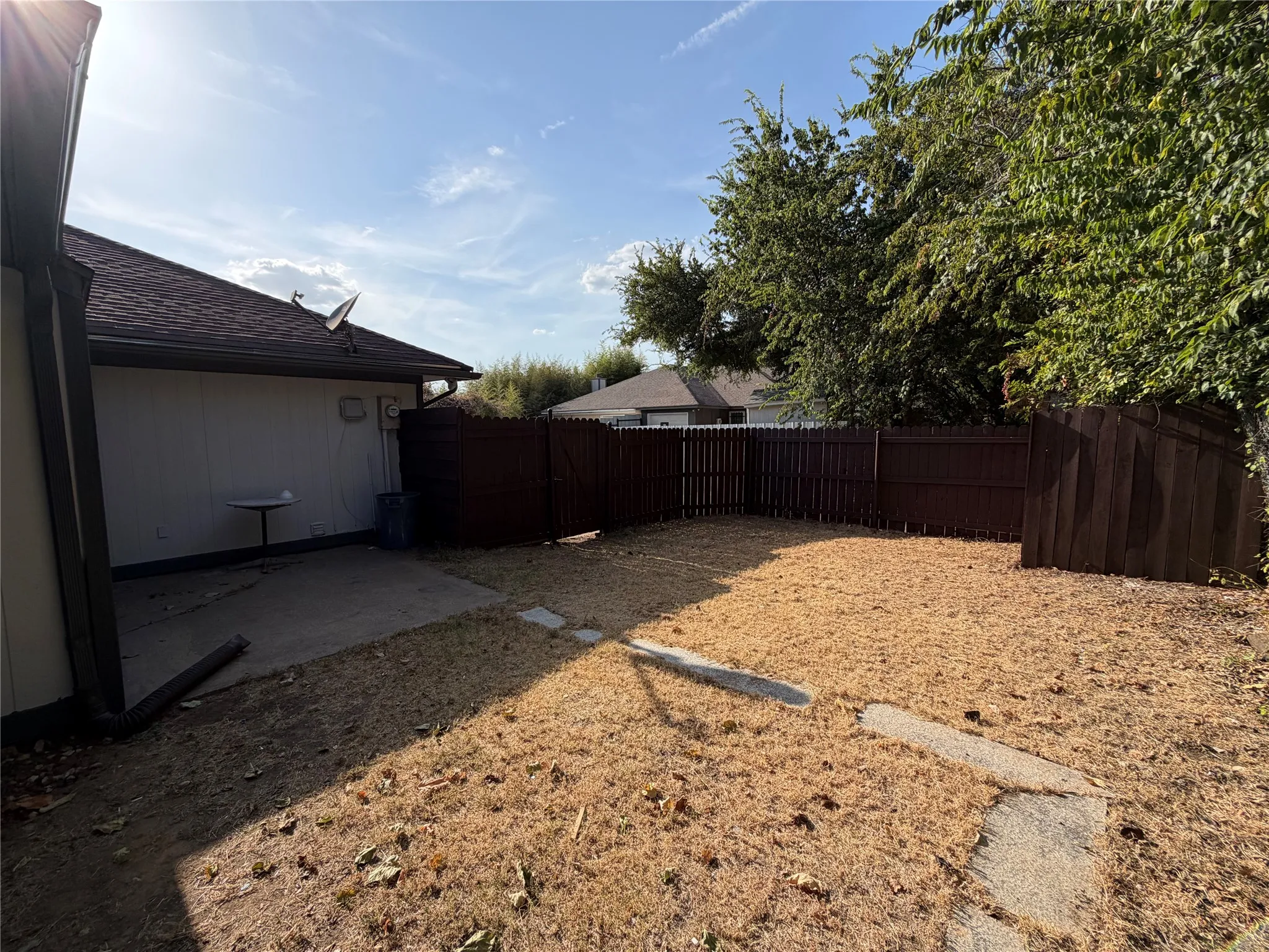 Duplex For Rent in Dallas County , 10231 Ridge Oak Street, Dallas, Texas 75227, 3 Bedroom, 2 Bathroom, 1 Garage spaces, 1,194 Sqft, built in 1985, Price $2,250, mls#21356118, Real Estate Agent in Dallas, Homes For Rent in Dallas county, Homes For Rent in Dallas, Realtor in Dallas Texas, Real Estate Brokerage Independent Realty Texas, Luminita Cordes Realtor