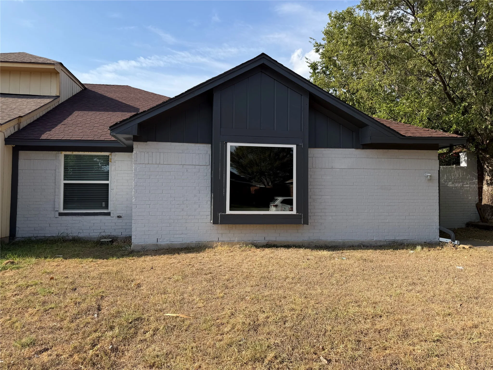 Duplex For Rent in Dallas County , 10231 Ridge Oak Street, Dallas, Texas 75227, 3 Bedroom, 2 Bathroom, 1 Garage spaces, 1,194 Sqft, built in 1985, Price $2,250, mls#21356118, Real Estate Agent in Dallas, Homes For Rent in Dallas county, Homes For Rent in Dallas, Realtor in Dallas Texas, Real Estate Brokerage Independent Realty Texas, Luminita Cordes Realtor