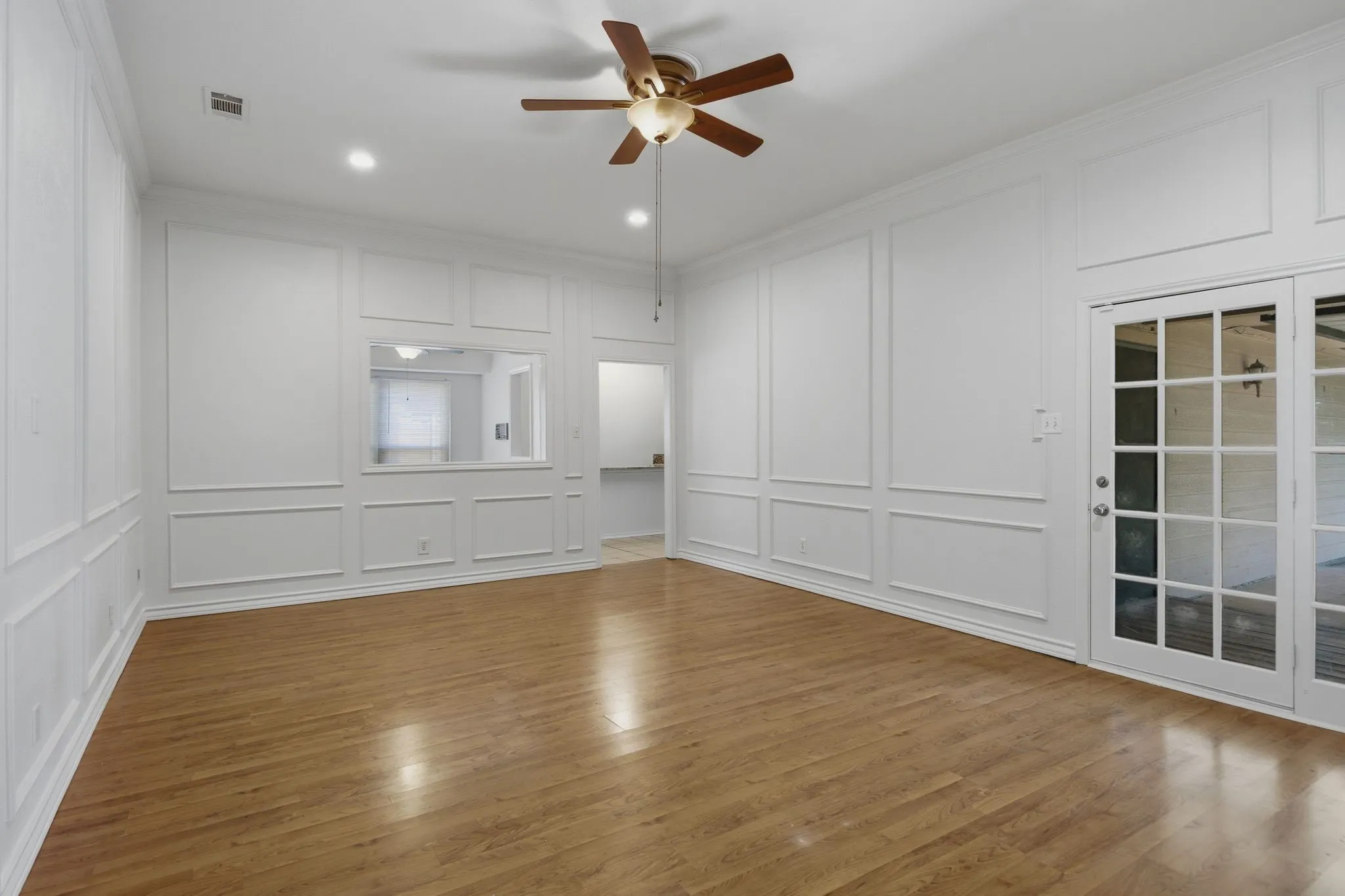 Single Family Residence For Rent in Dallas County , 2119 Pueblo Drive, Carrollton, Texas 75006, 3 Bedroom, 2 Bathroom, 2 Garage spaces, 1,916 Sqft, built in 1977, mls#21351991, Real Estate Agent in Carrollton, Homes For Rent in Dallas county, Homes For Rent in Carrollton, Realtor in Carrollton Texas, Real Estate Brokerage Independent Realty Texas, Luminita Cordes Realtor