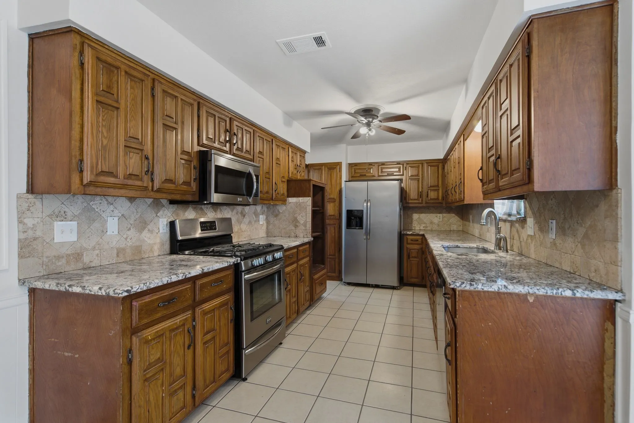 Single Family Residence For Rent in Dallas County , 2119 Pueblo Drive, Carrollton, Texas 75006, 3 Bedroom, 2 Bathroom, 2 Garage spaces, 1,916 Sqft, built in 1977, mls#21351991, Real Estate Agent in Carrollton, Homes For Rent in Dallas county, Homes For Rent in Carrollton, Realtor in Carrollton Texas, Real Estate Brokerage Independent Realty Texas, Luminita Cordes Realtor