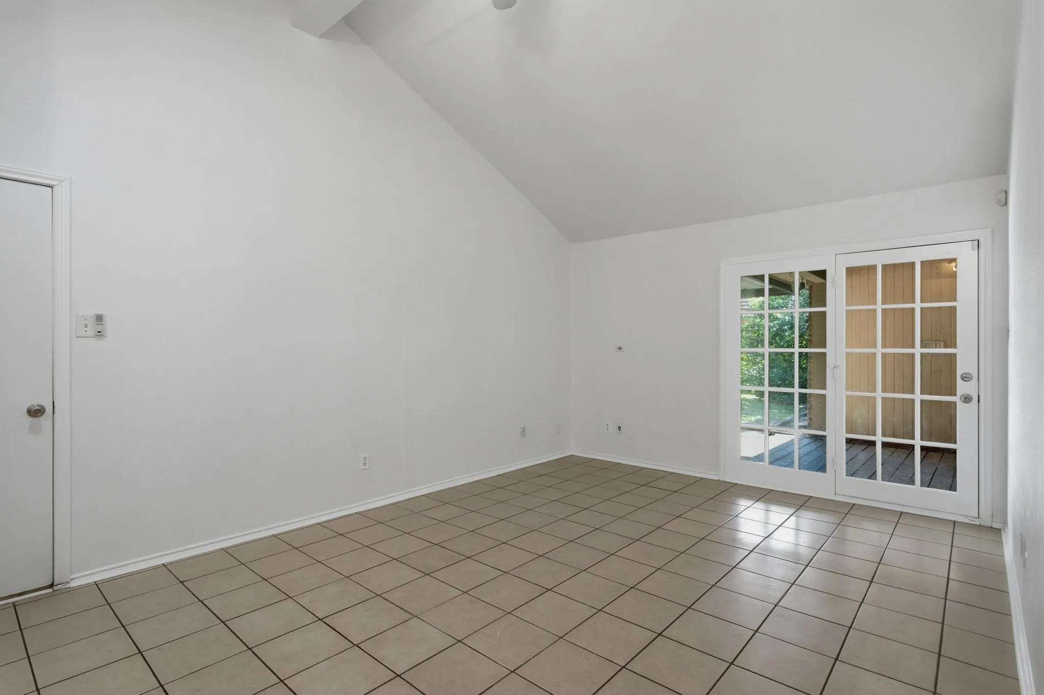 Single Family Residence For Rent in Dallas County , 2119 Pueblo Drive, Carrollton, Texas 75006, 3 Bedroom, 2 Bathroom, 2 Garage spaces, 1,916 Sqft, built in 1977, mls#21351991, Real Estate Agent in Carrollton, Homes For Rent in Dallas county, Homes For Rent in Carrollton, Realtor in Carrollton Texas, Real Estate Brokerage Independent Realty Texas, Luminita Cordes Realtor