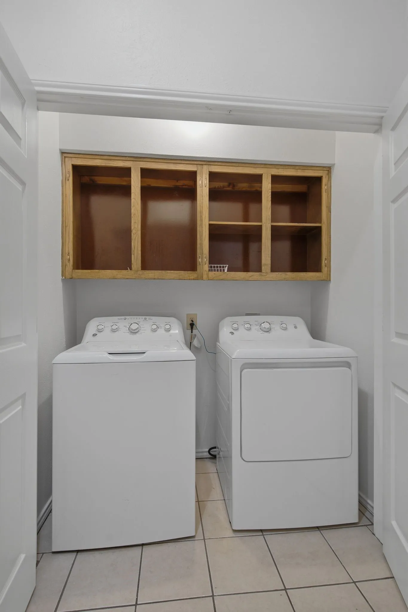 Single Family Residence For Rent in Dallas County , 2119 Pueblo Drive, Carrollton, Texas 75006, 3 Bedroom, 2 Bathroom, 2 Garage spaces, 1,916 Sqft, built in 1977, mls#21351991, Real Estate Agent in Carrollton, Homes For Rent in Dallas county, Homes For Rent in Carrollton, Realtor in Carrollton Texas, Real Estate Brokerage Independent Realty Texas, Luminita Cordes Realtor