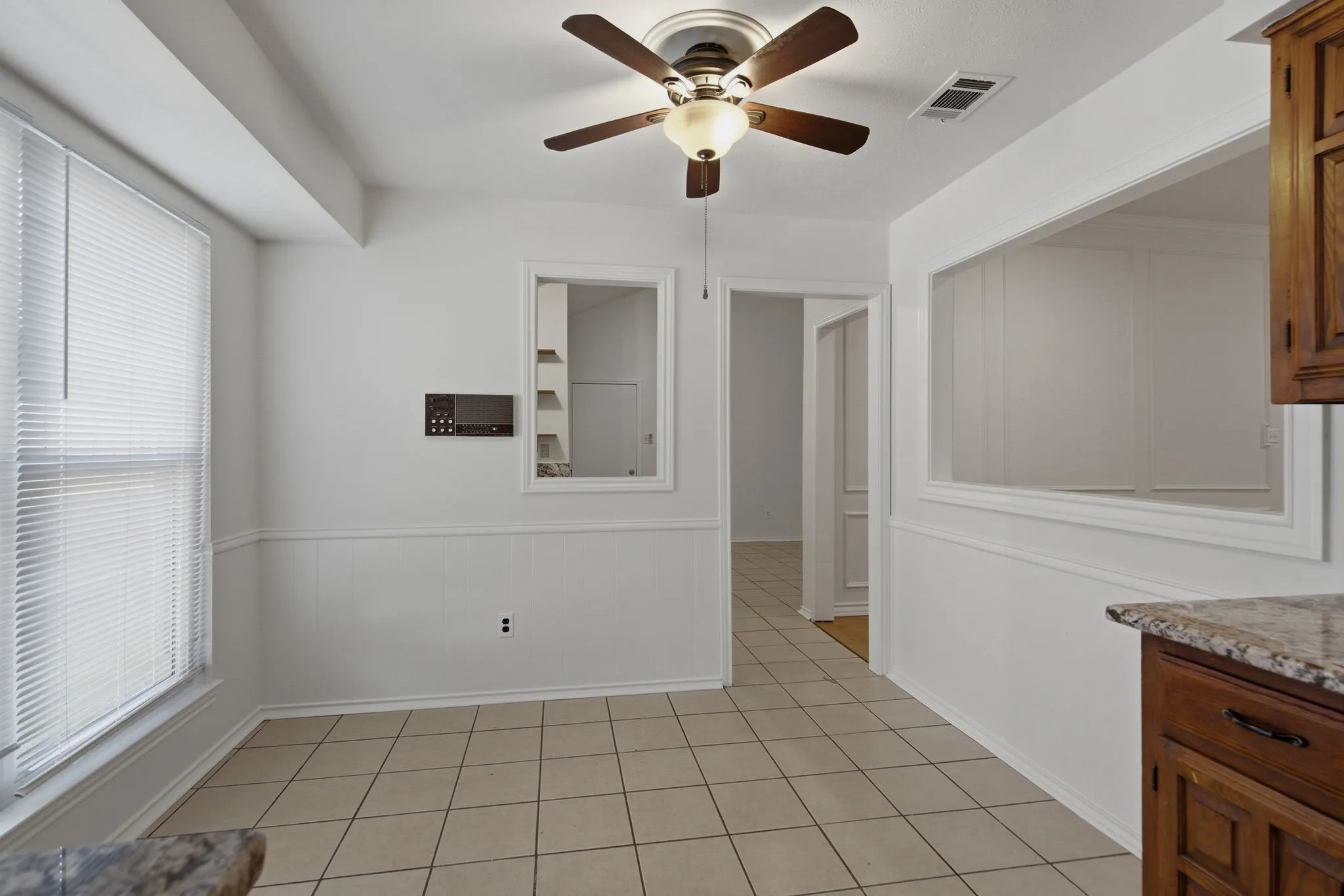Single Family Residence For Rent in Dallas County , 2119 Pueblo Drive, Carrollton, Texas 75006, 3 Bedroom, 2 Bathroom, 2 Garage spaces, 1,916 Sqft, built in 1977, mls#21351991, Real Estate Agent in Carrollton, Homes For Rent in Dallas county, Homes For Rent in Carrollton, Realtor in Carrollton Texas, Real Estate Brokerage Independent Realty Texas, Luminita Cordes Realtor
