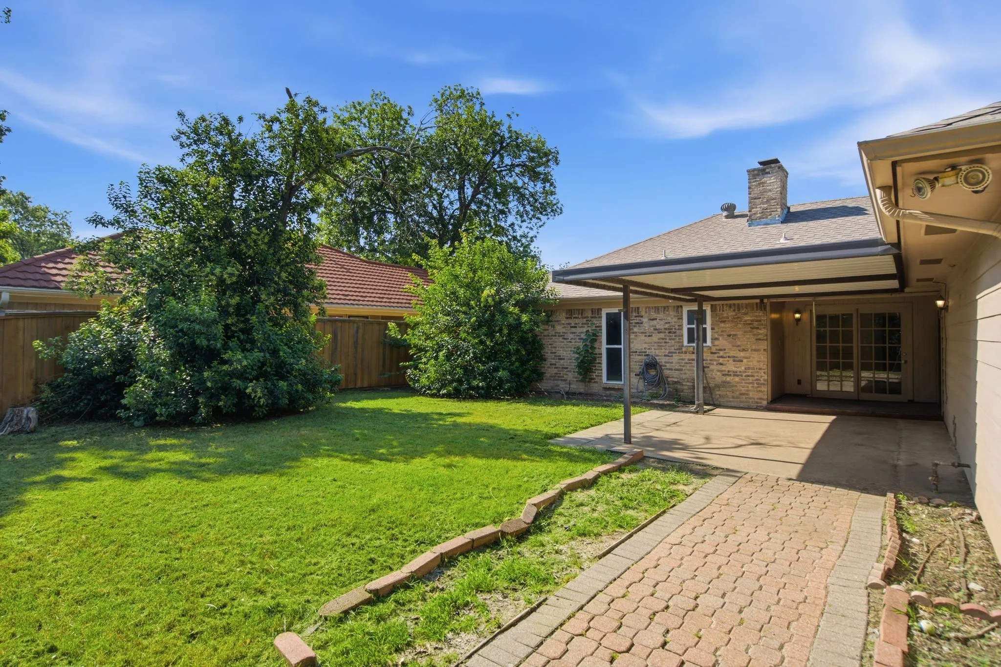 Single Family Residence For Rent in Dallas County , 2119 Pueblo Drive, Carrollton, Texas 75006, 3 Bedroom, 2 Bathroom, 2 Garage spaces, 1,916 Sqft, built in 1977, mls#21351991, Real Estate Agent in Carrollton, Homes For Rent in Dallas county, Homes For Rent in Carrollton, Realtor in Carrollton Texas, Real Estate Brokerage Independent Realty Texas, Luminita Cordes Realtor