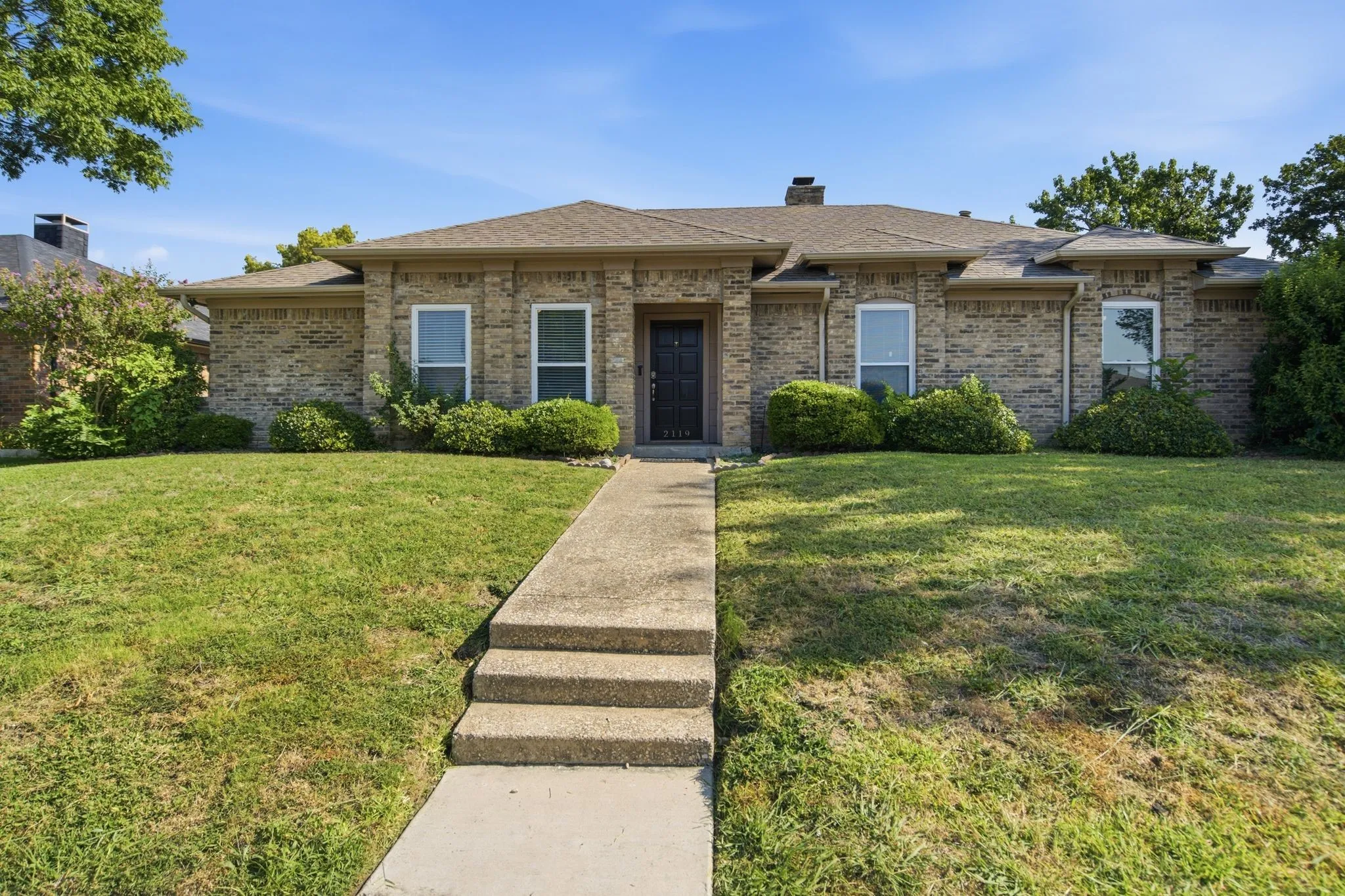Single Family Residence For Rent in Dallas County , 2119 Pueblo Drive, Carrollton, Texas 75006, 3 Bedroom, 2 Bathroom, 2 Garage spaces, 1,916 Sqft, built in 1977, mls#21351991, Real Estate Agent in Carrollton, Homes For Rent in Dallas county, Homes For Rent in Carrollton, Realtor in Carrollton Texas, Real Estate Brokerage Independent Realty Texas, Luminita Cordes Realtor