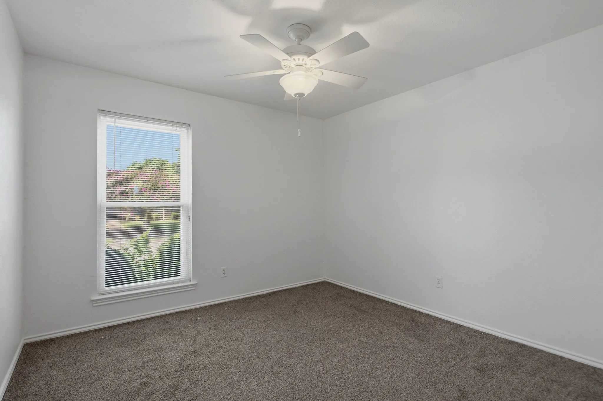 Single Family Residence For Rent in Dallas County , 2119 Pueblo Drive, Carrollton, Texas 75006, 3 Bedroom, 2 Bathroom, 2 Garage spaces, 1,916 Sqft, built in 1977, mls#21351991, Real Estate Agent in Carrollton, Homes For Rent in Dallas county, Homes For Rent in Carrollton, Realtor in Carrollton Texas, Real Estate Brokerage Independent Realty Texas, Luminita Cordes Realtor