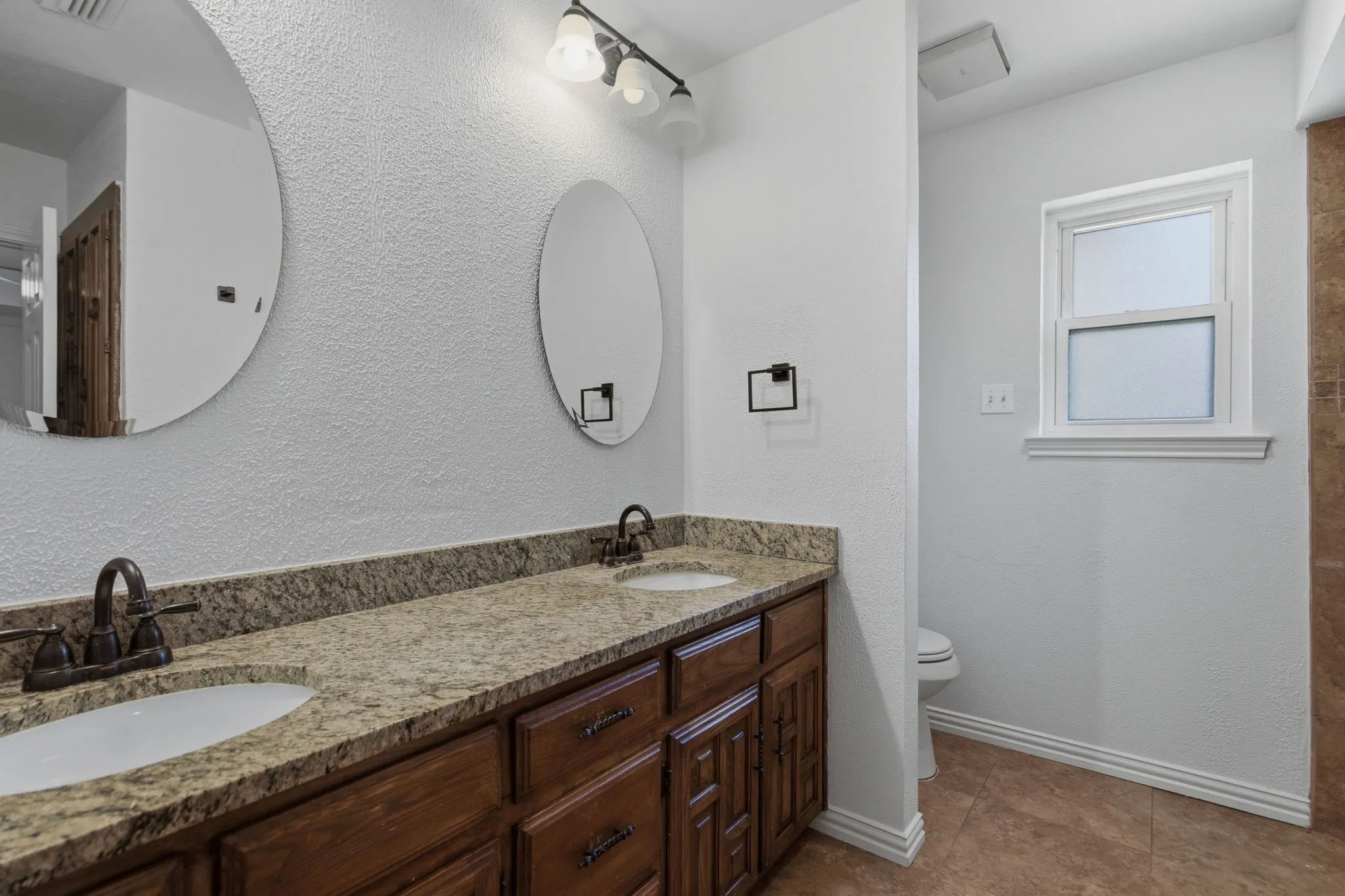 Single Family Residence For Rent in Dallas County , 2119 Pueblo Drive, Carrollton, Texas 75006, 3 Bedroom, 2 Bathroom, 2 Garage spaces, 1,916 Sqft, built in 1977, mls#21351991, Real Estate Agent in Carrollton, Homes For Rent in Dallas county, Homes For Rent in Carrollton, Realtor in Carrollton Texas, Real Estate Brokerage Independent Realty Texas, Luminita Cordes Realtor