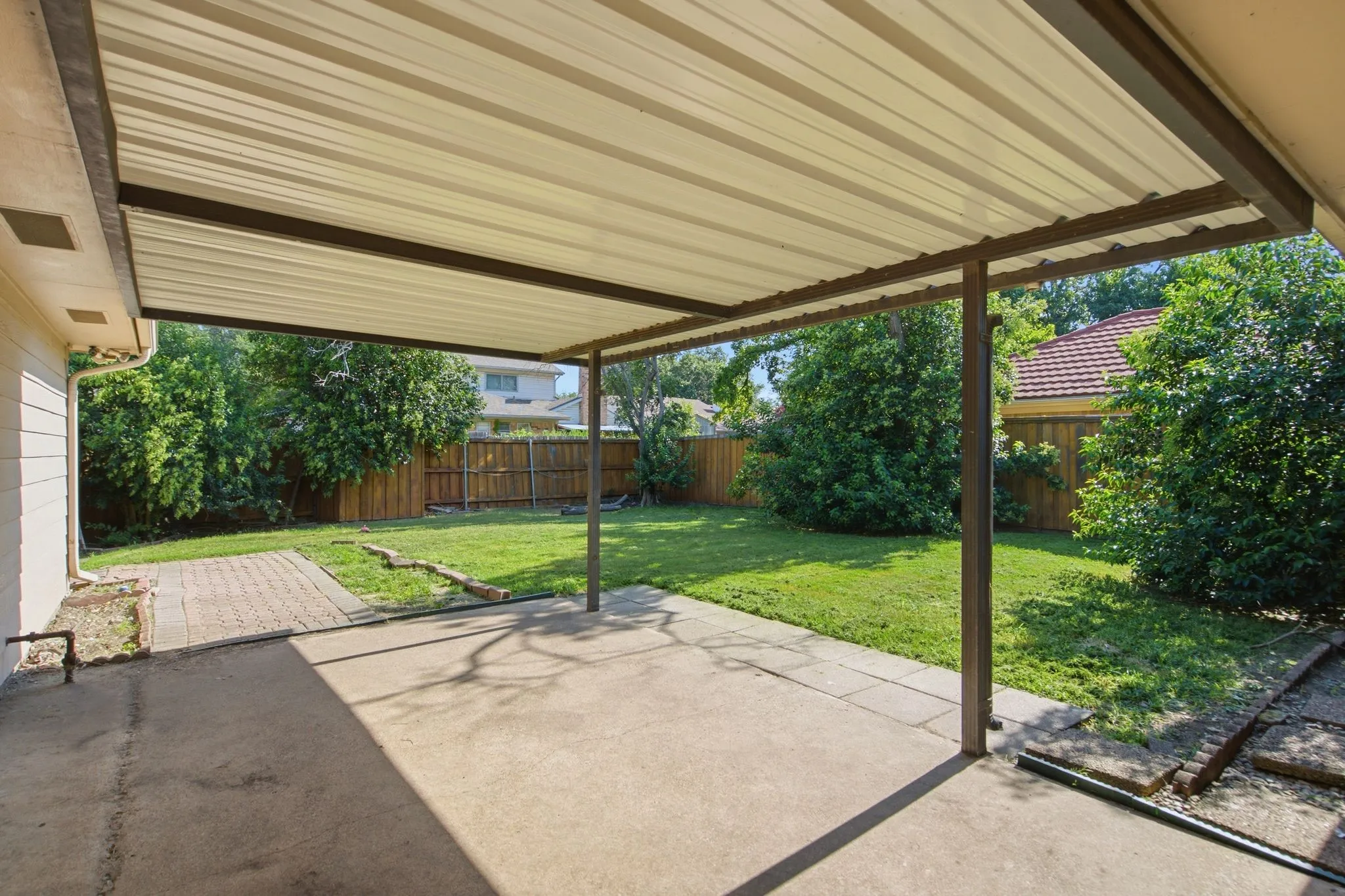 Single Family Residence For Rent in Dallas County , 2119 Pueblo Drive, Carrollton, Texas 75006, 3 Bedroom, 2 Bathroom, 2 Garage spaces, 1,916 Sqft, built in 1977, mls#21351991, Real Estate Agent in Carrollton, Homes For Rent in Dallas county, Homes For Rent in Carrollton, Realtor in Carrollton Texas, Real Estate Brokerage Independent Realty Texas, Luminita Cordes Realtor