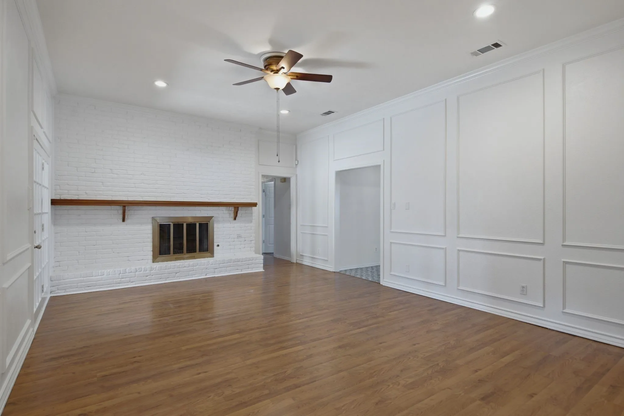 Single Family Residence For Rent in Dallas County , 2119 Pueblo Drive, Carrollton, Texas 75006, 3 Bedroom, 2 Bathroom, 2 Garage spaces, 1,916 Sqft, built in 1977, mls#21351991, Real Estate Agent in Carrollton, Homes For Rent in Dallas county, Homes For Rent in Carrollton, Realtor in Carrollton Texas, Real Estate Brokerage Independent Realty Texas, Luminita Cordes Realtor