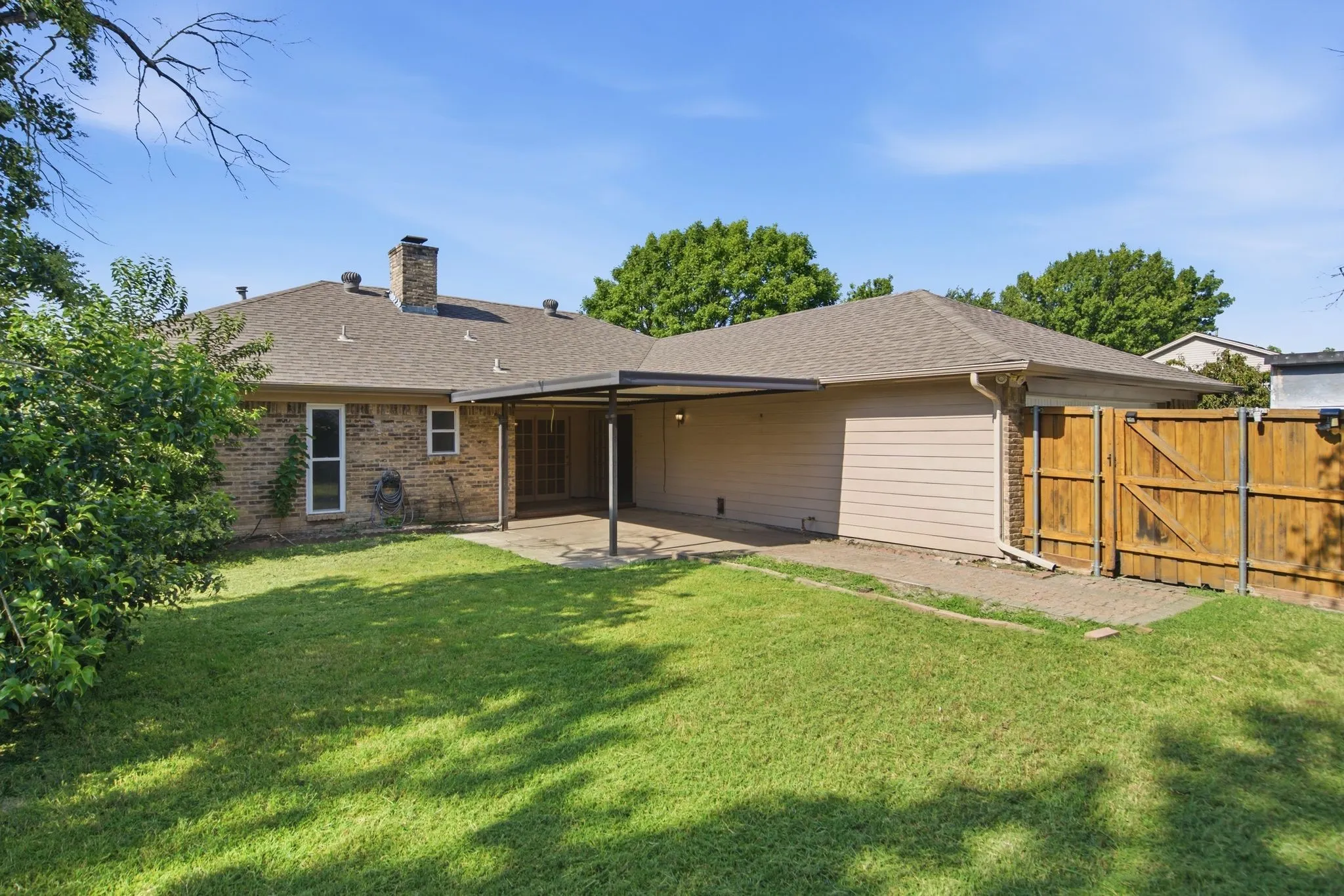 Single Family Residence For Rent in Dallas County , 2119 Pueblo Drive, Carrollton, Texas 75006, 3 Bedroom, 2 Bathroom, 2 Garage spaces, 1,916 Sqft, built in 1977, mls#21351991, Real Estate Agent in Carrollton, Homes For Rent in Dallas county, Homes For Rent in Carrollton, Realtor in Carrollton Texas, Real Estate Brokerage Independent Realty Texas, Luminita Cordes Realtor