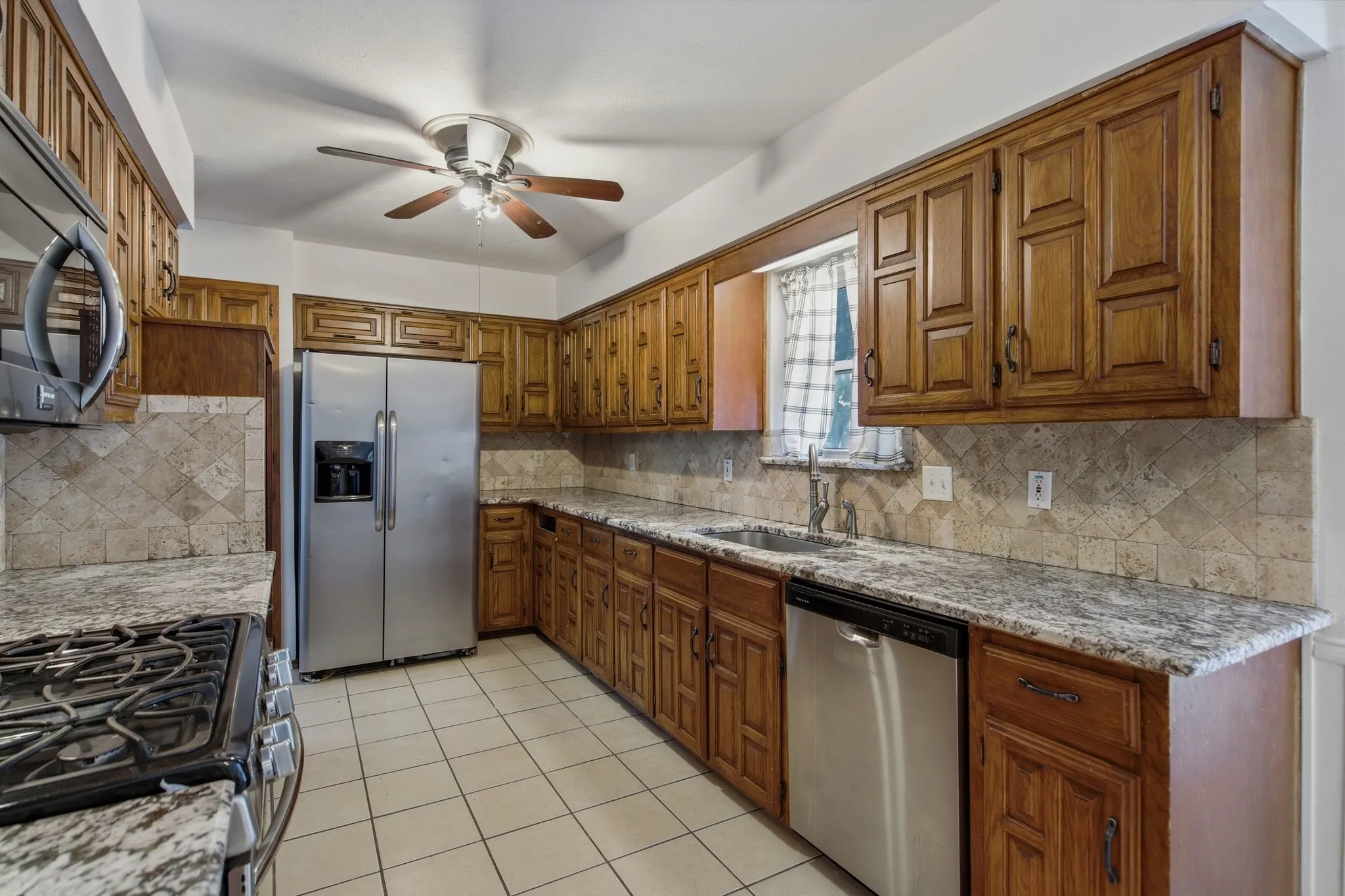 Single Family Residence For Rent in Dallas County , 2119 Pueblo Drive, Carrollton, Texas 75006, 3 Bedroom, 2 Bathroom, 2 Garage spaces, 1,916 Sqft, built in 1977, mls#21351991, Real Estate Agent in Carrollton, Homes For Rent in Dallas county, Homes For Rent in Carrollton, Realtor in Carrollton Texas, Real Estate Brokerage Independent Realty Texas, Luminita Cordes Realtor